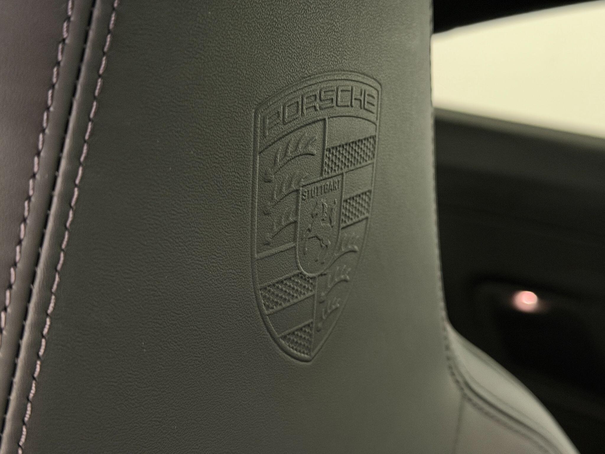 Porsche 911 view 23