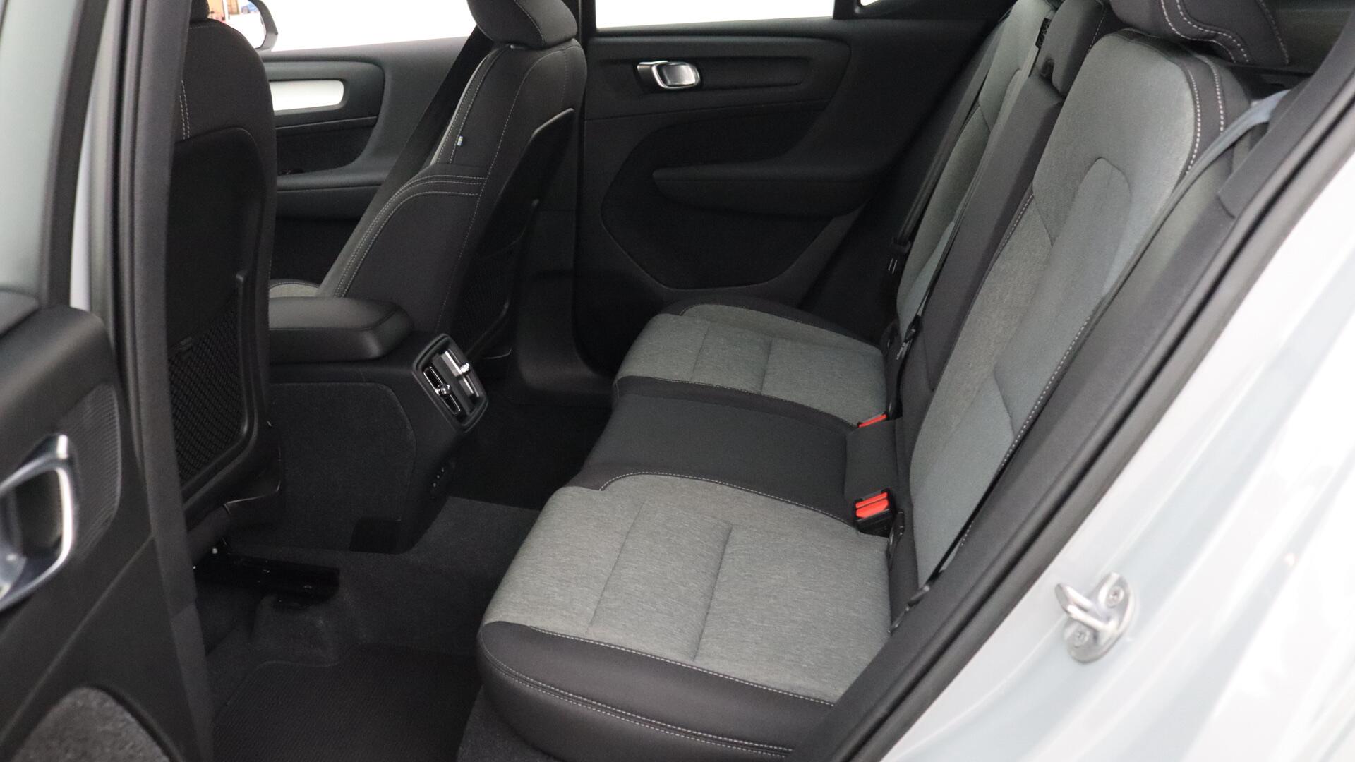 Volvo XC40 view 27