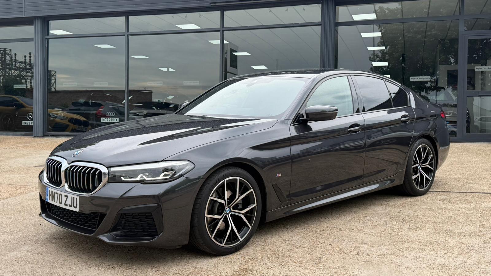 BMW 5 Series view 9