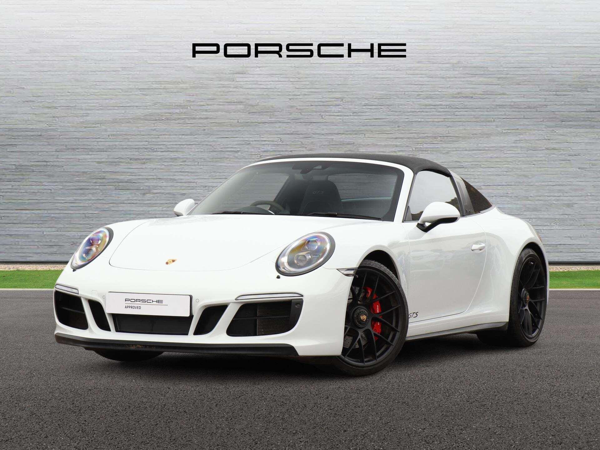 Porsche 911 view 7