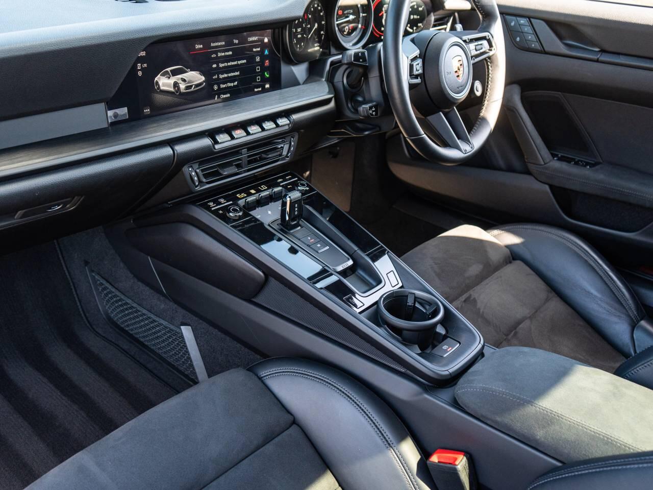 Porsche 911 view 35