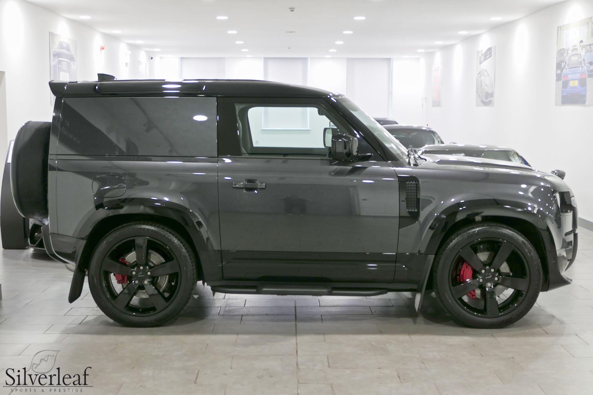 Land Rover Defender view 3