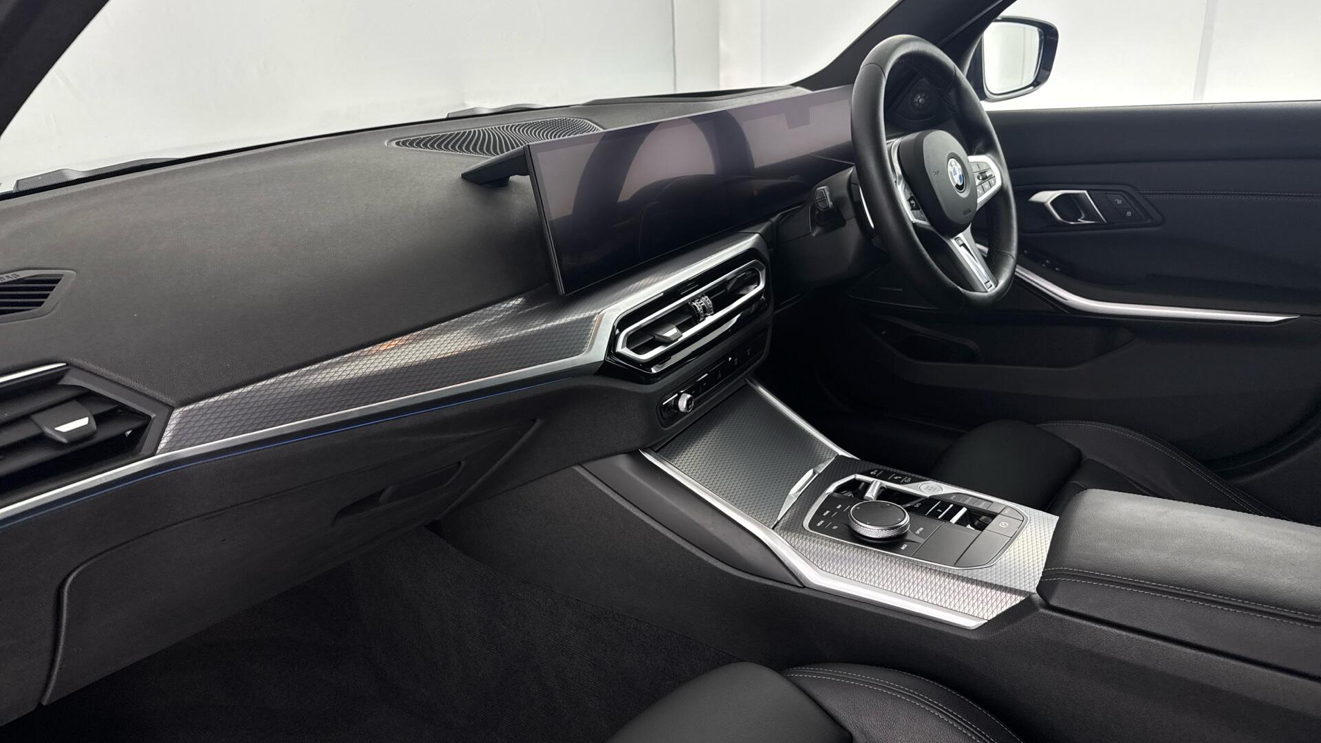 BMW 3 Series view 10