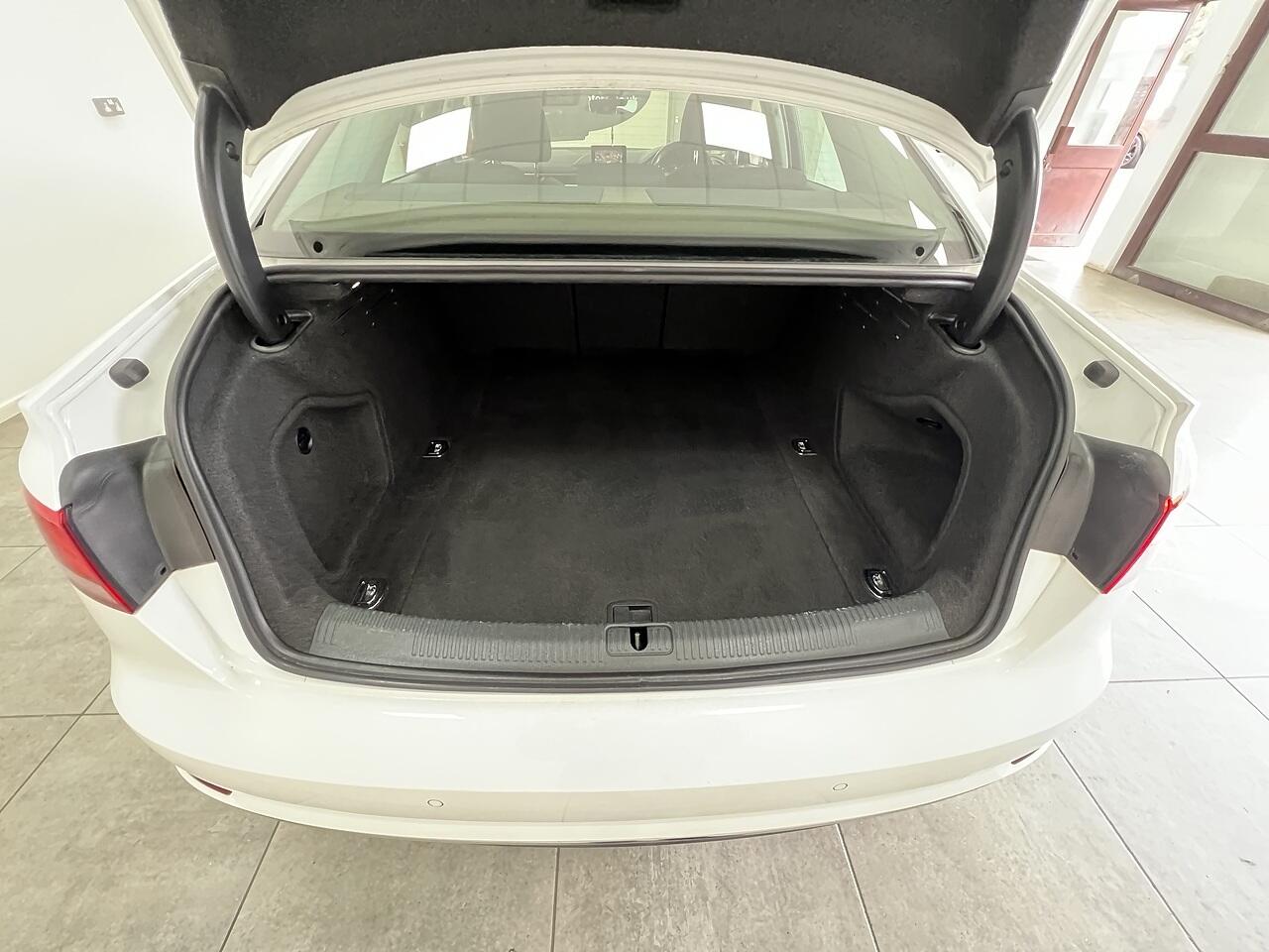 Audi A4 view 16