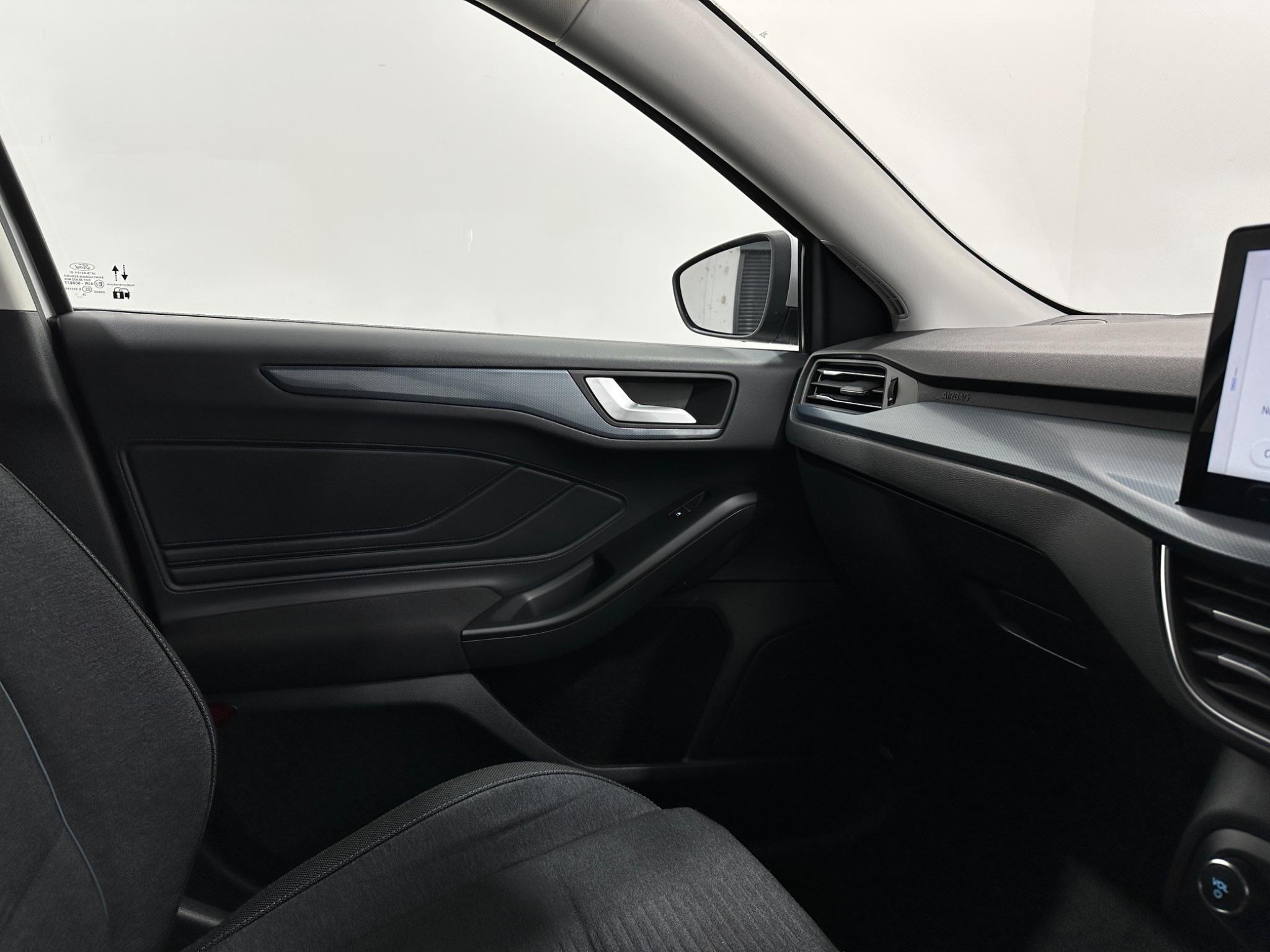 Ford Focus view 25