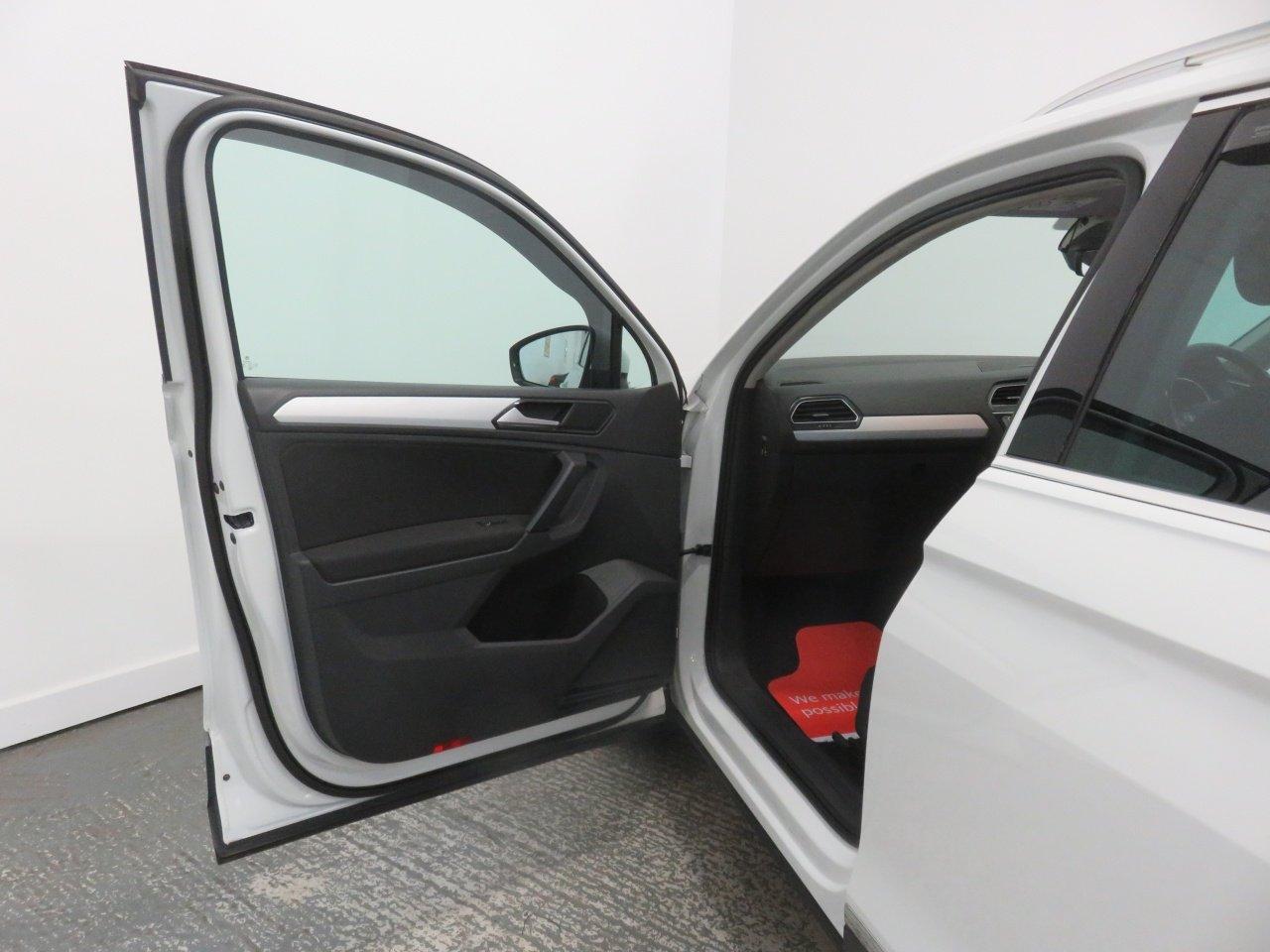 Volkswagen Tiguan view 25