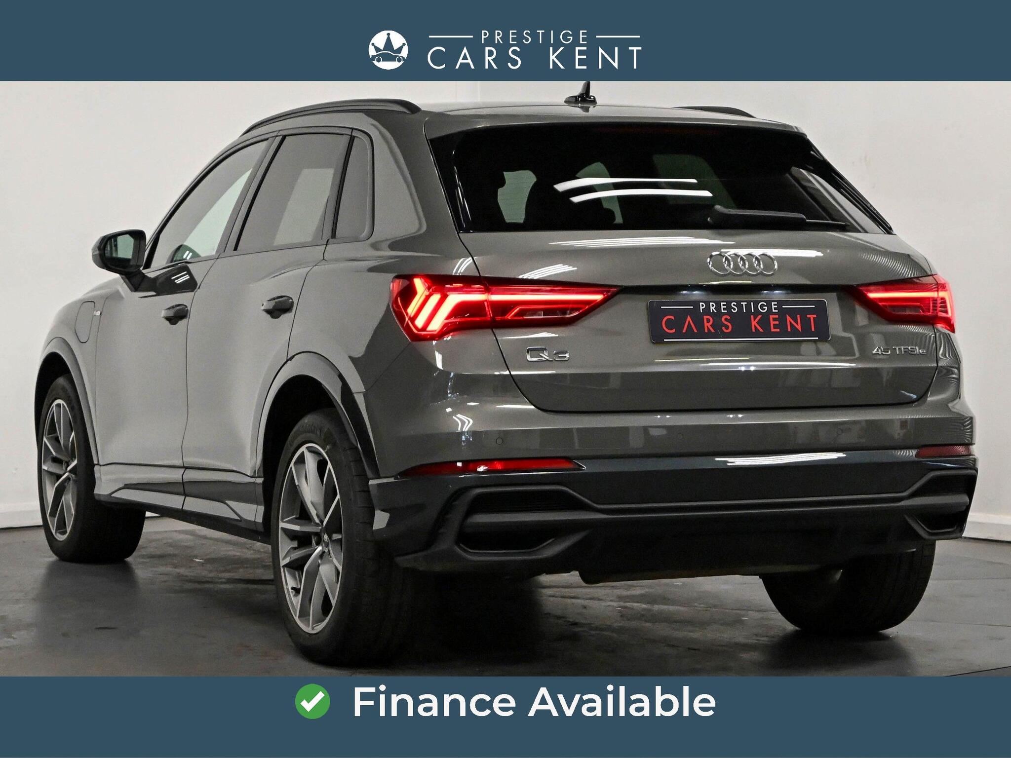 Audi Q3 view 3
