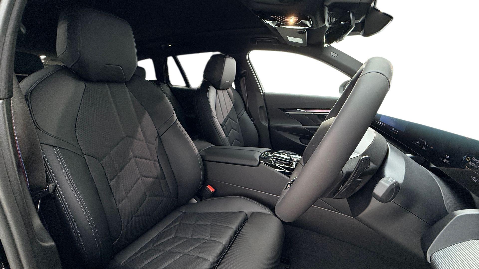BMW 5 Series view 11