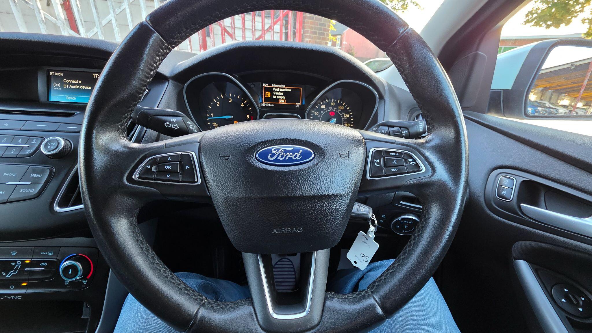 Ford Focus view 20