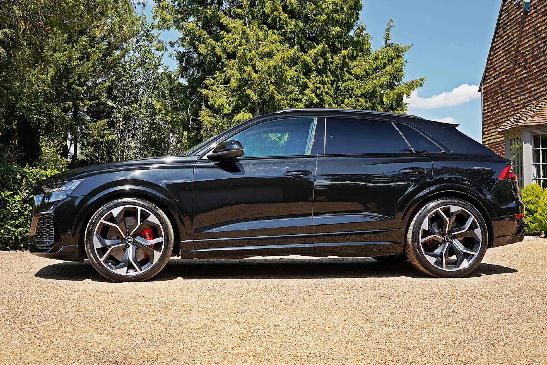 Audi RS Q8 view 2