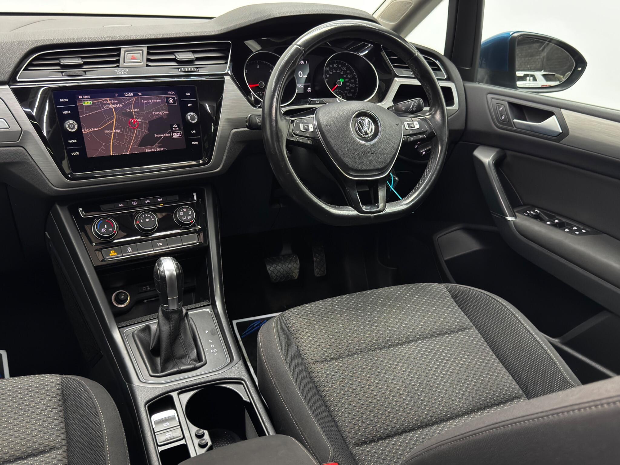 Volkswagen Touran view 22