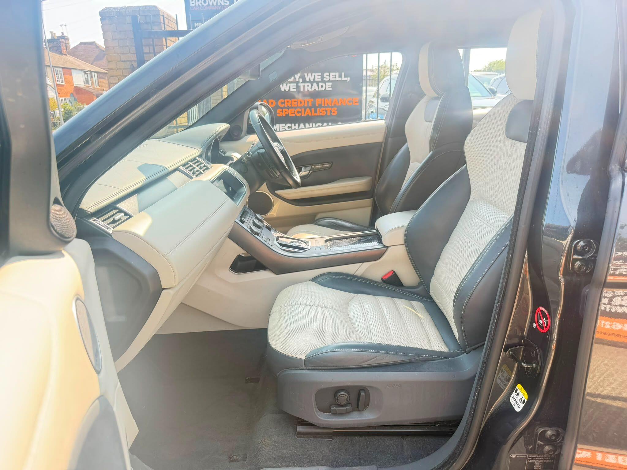 Land Rover Range Rover Evoque view 29