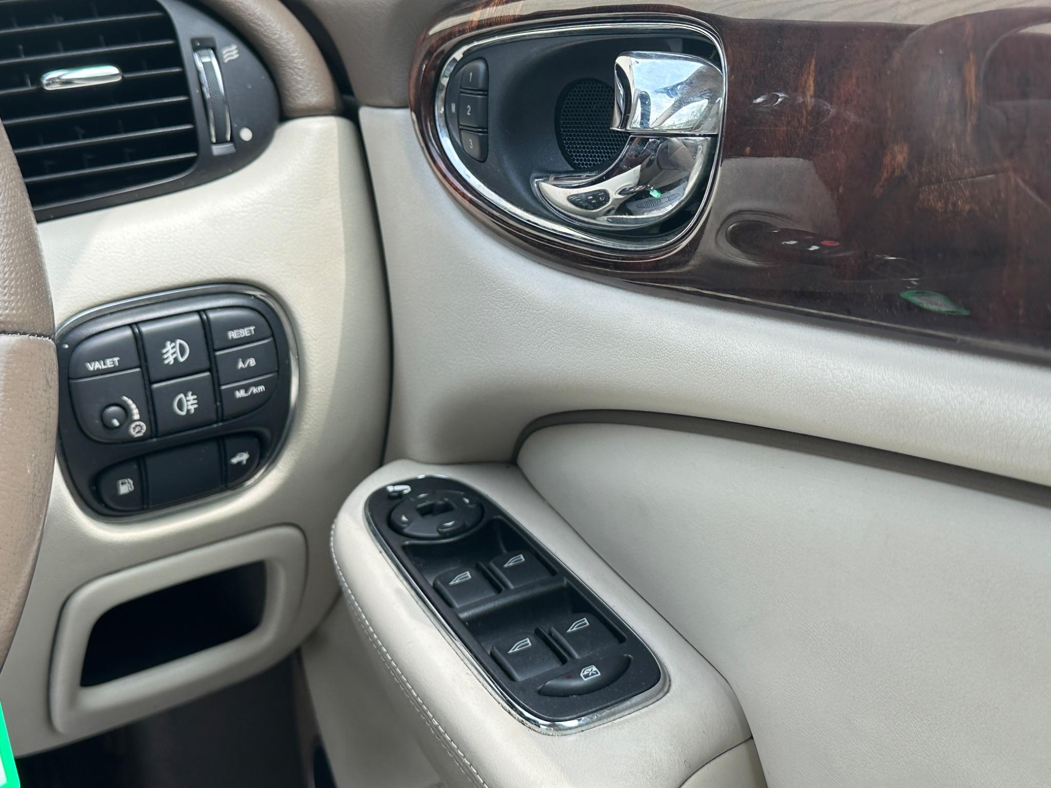 Jaguar XJ view 16