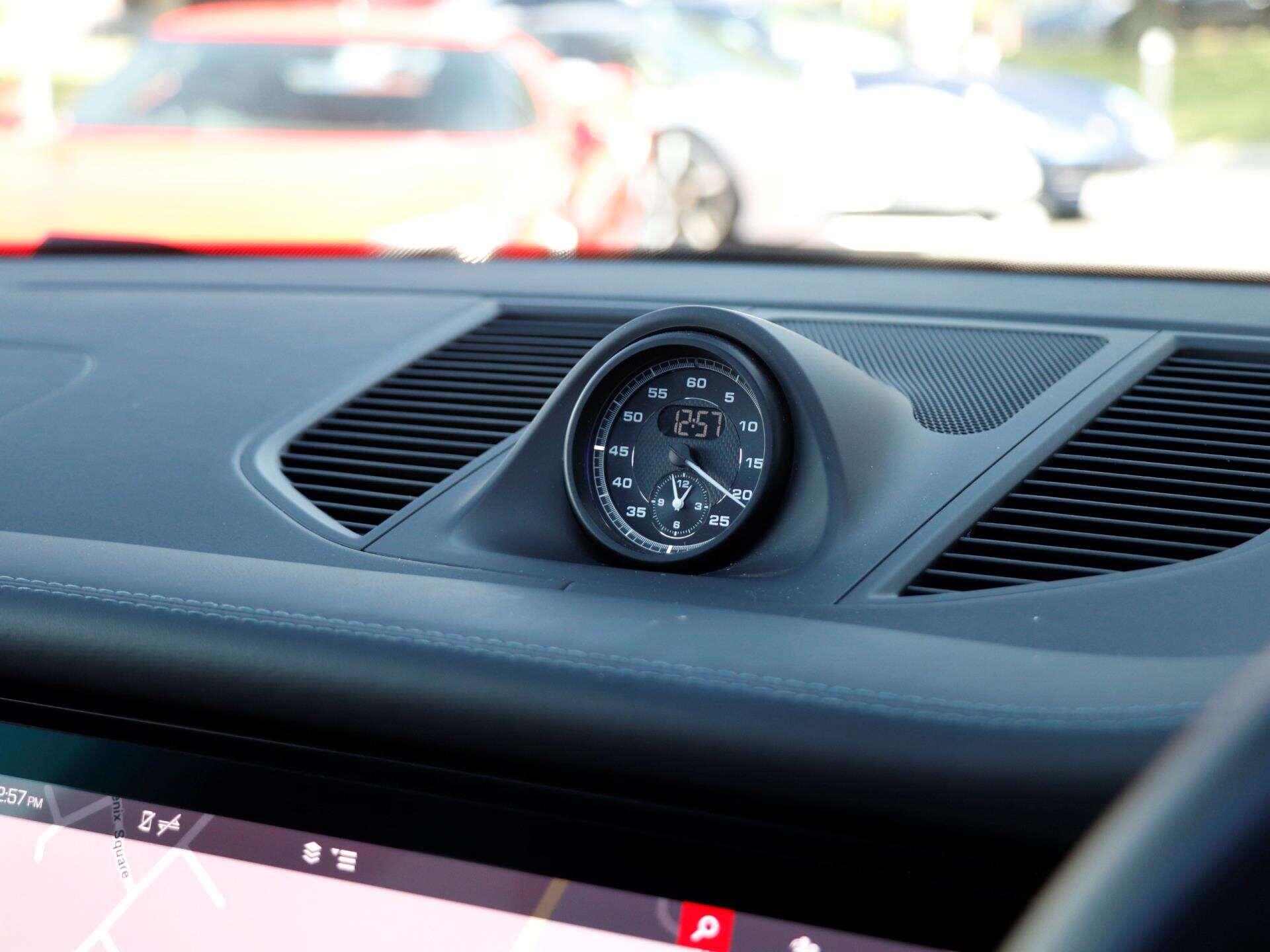 Porsche Macan view 13