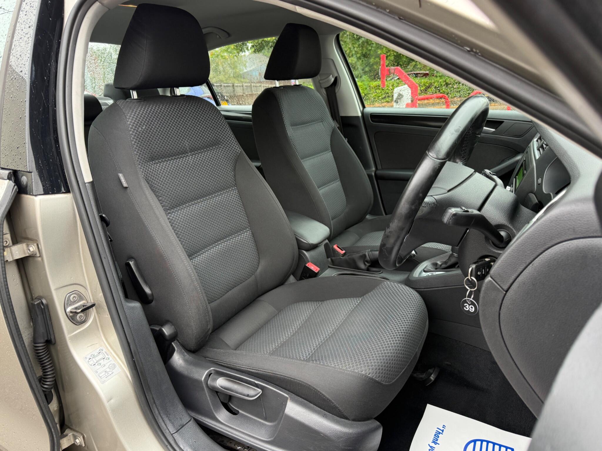 Volkswagen Jetta - Image 34