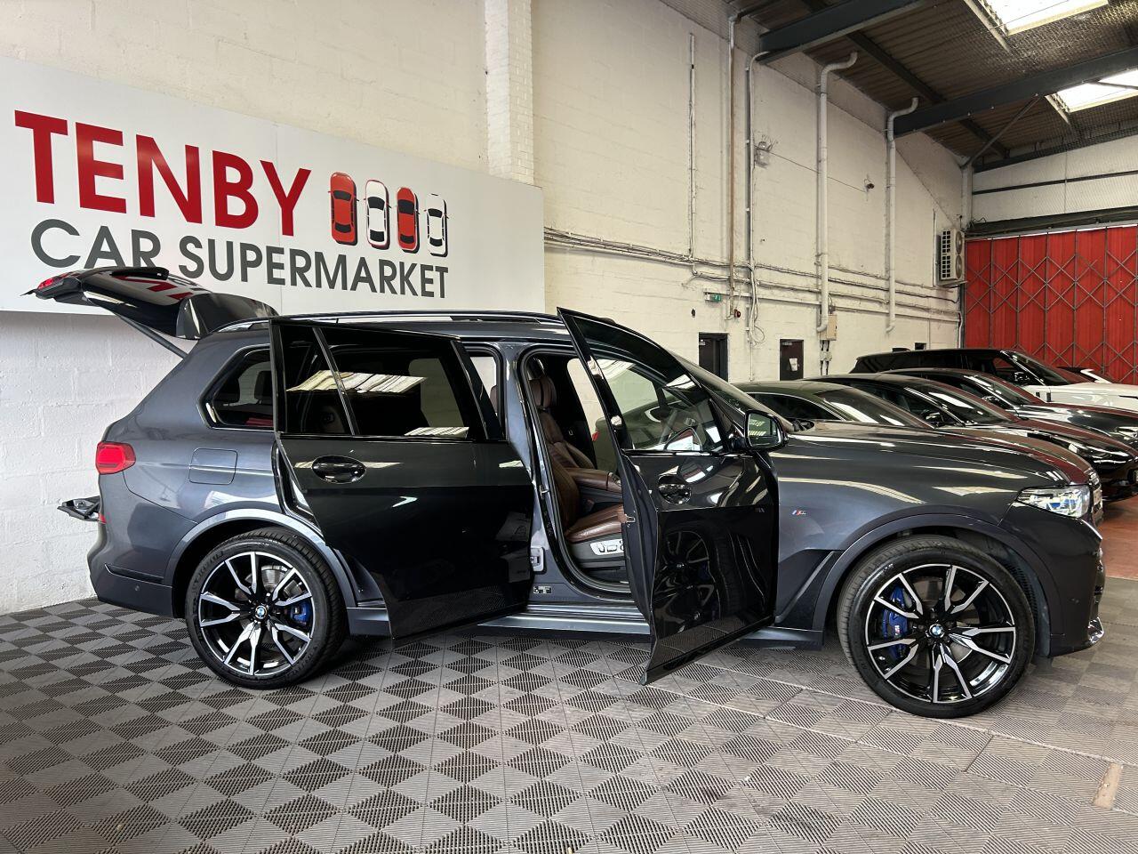 BMW X7 view 13