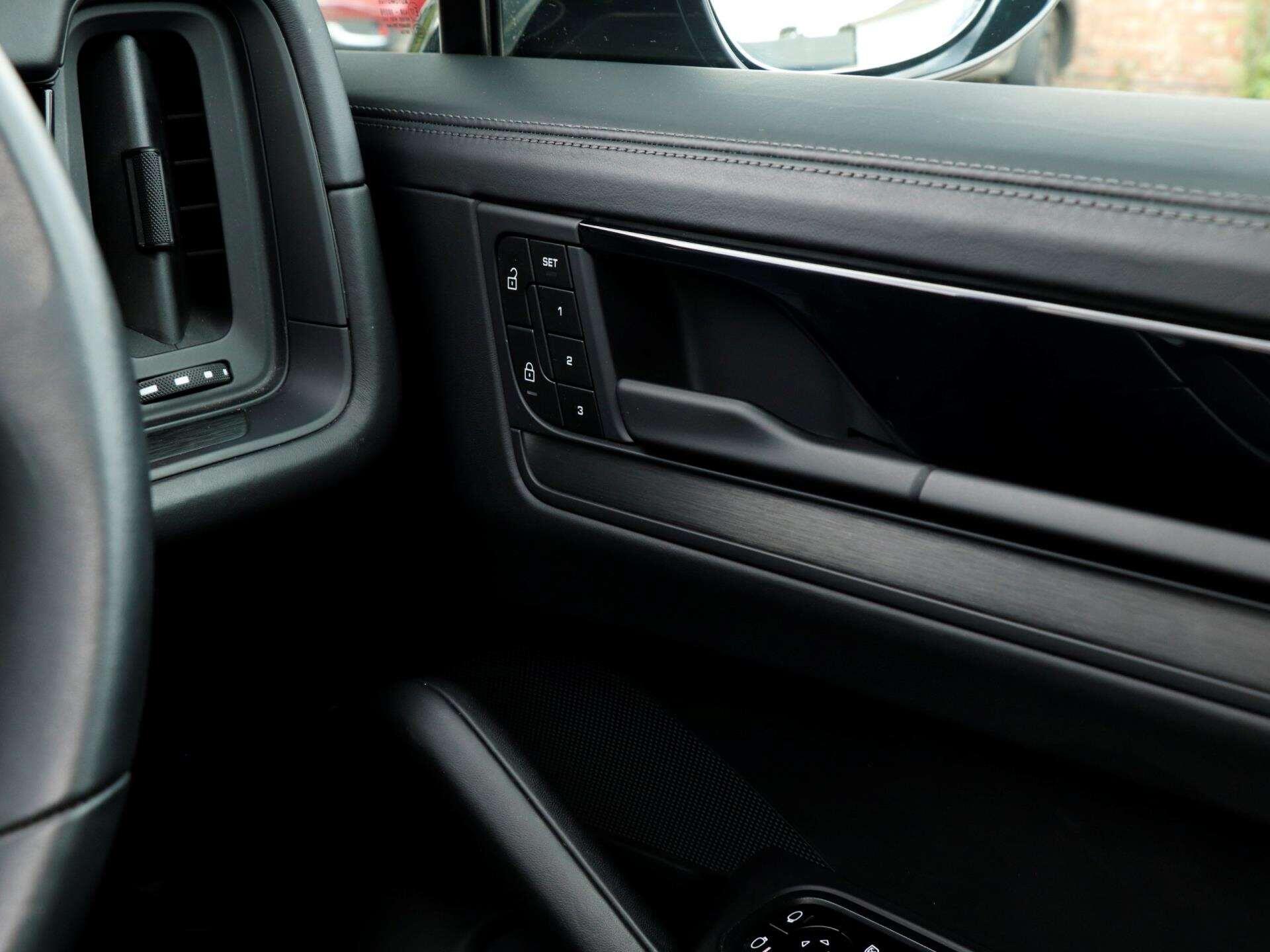Porsche Cayenne view 21