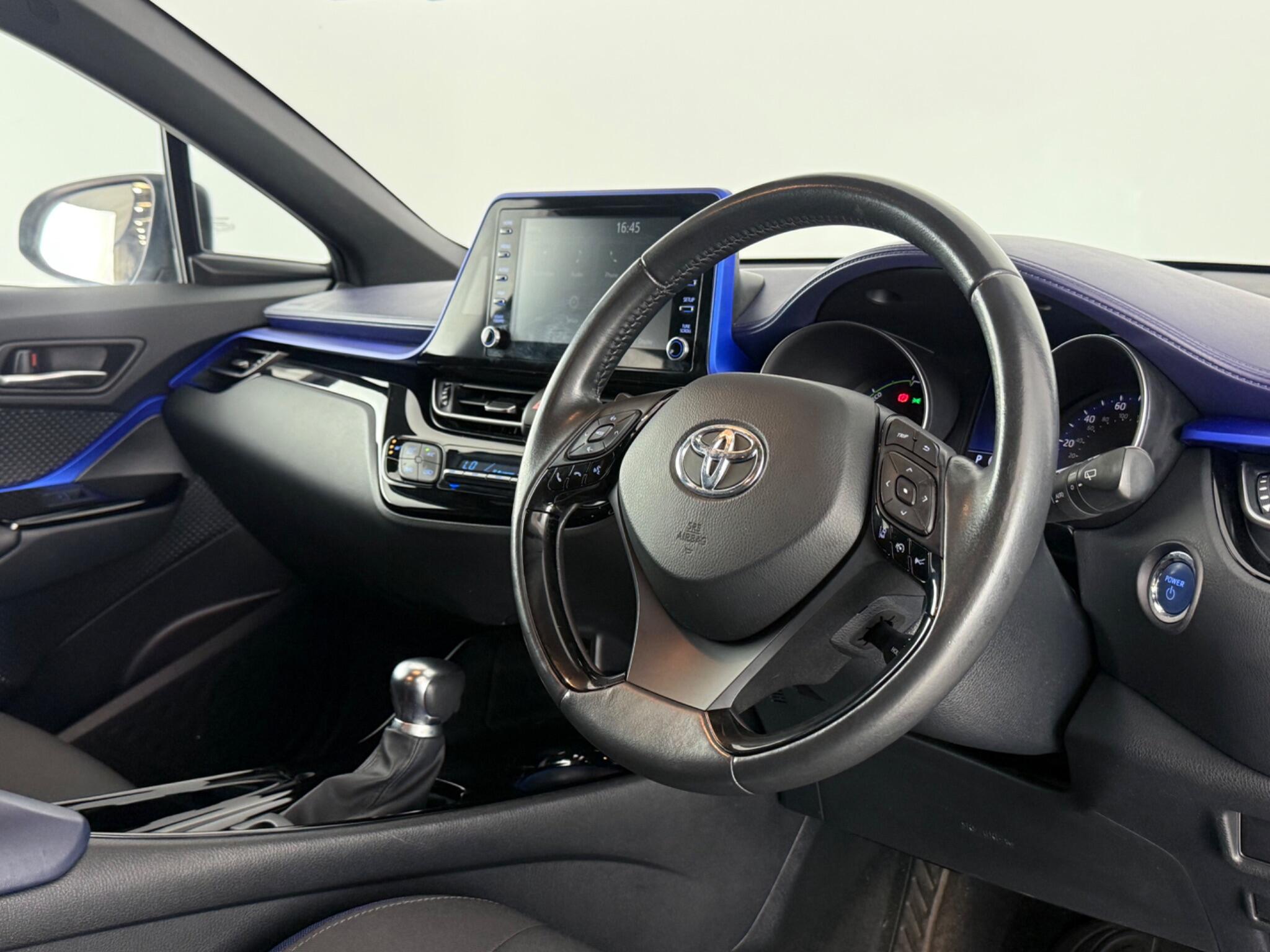 Toyota C-HR view 3