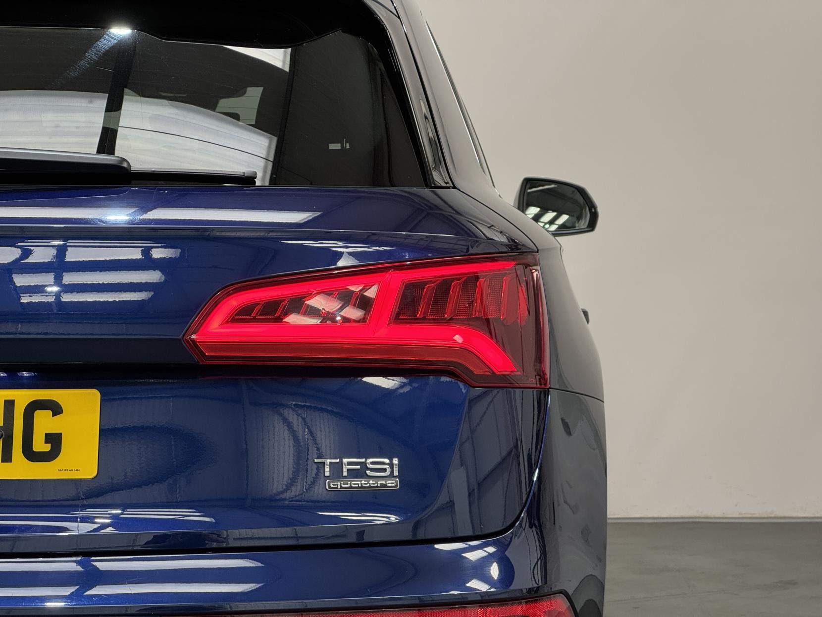Audi Q5 view 15