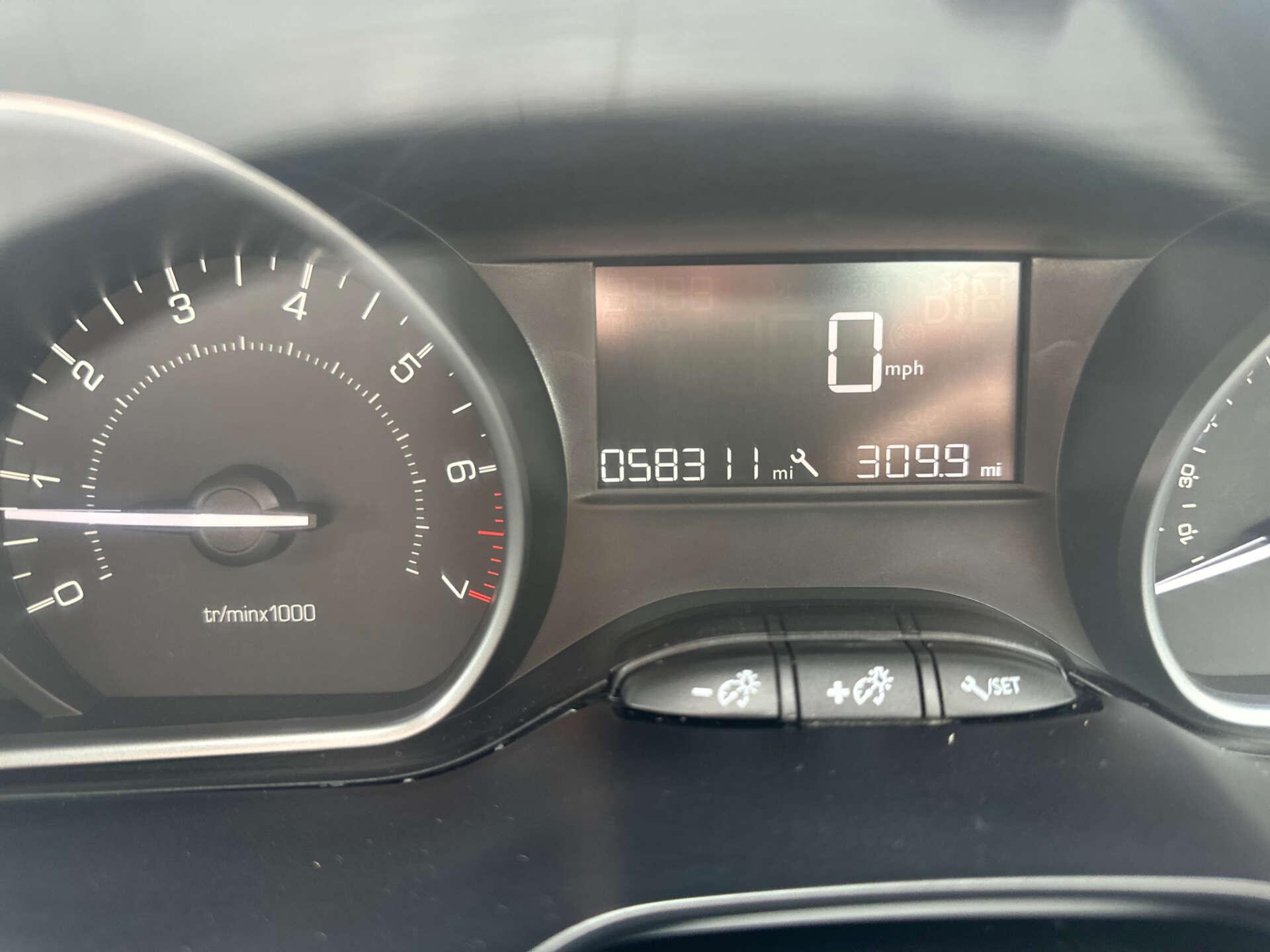 Peugeot 208 view 30