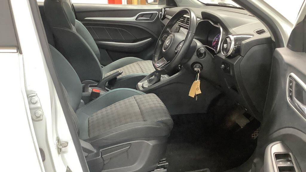MG ZS view 12