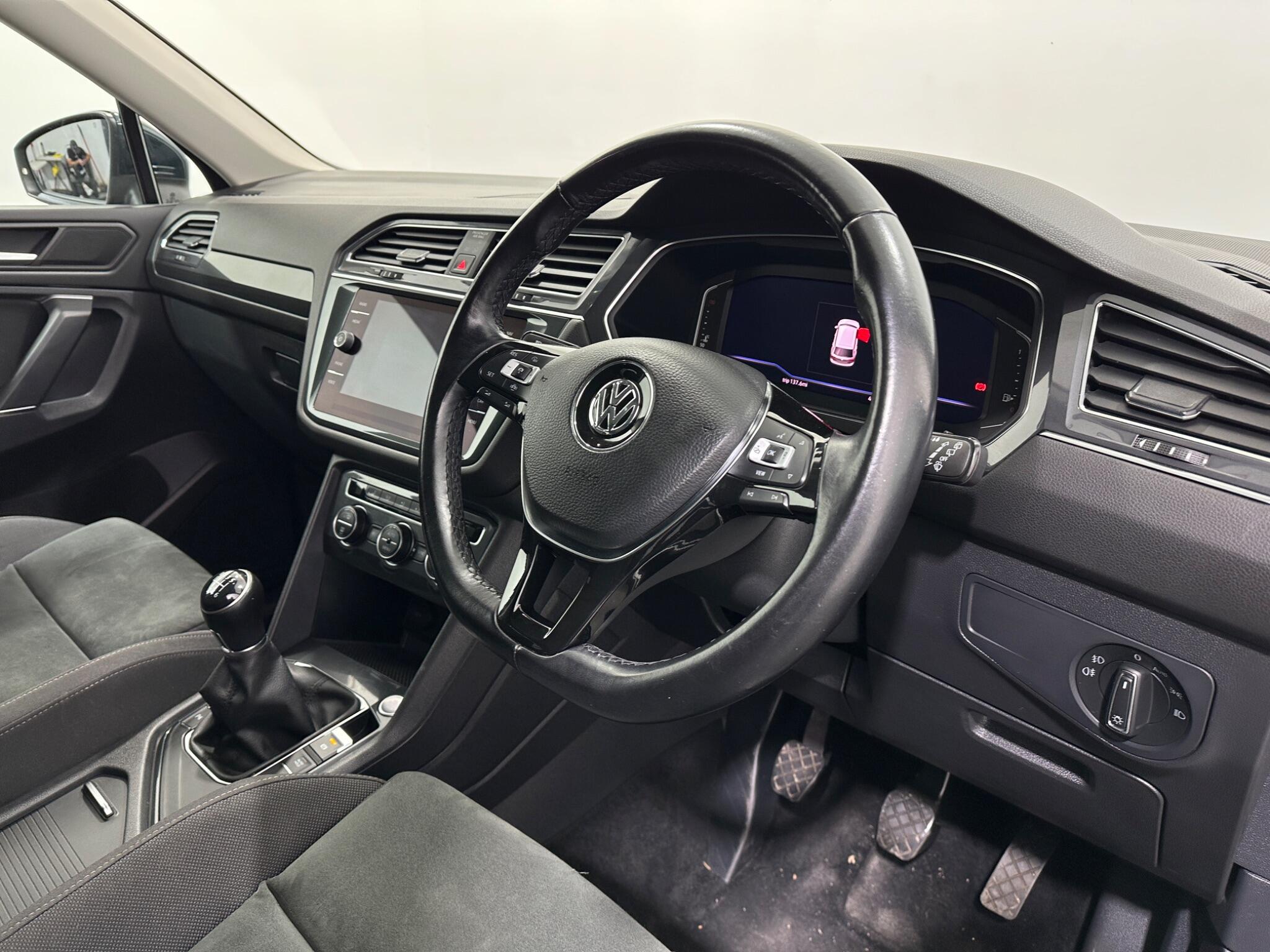 Volkswagen Tiguan Allspace view 11