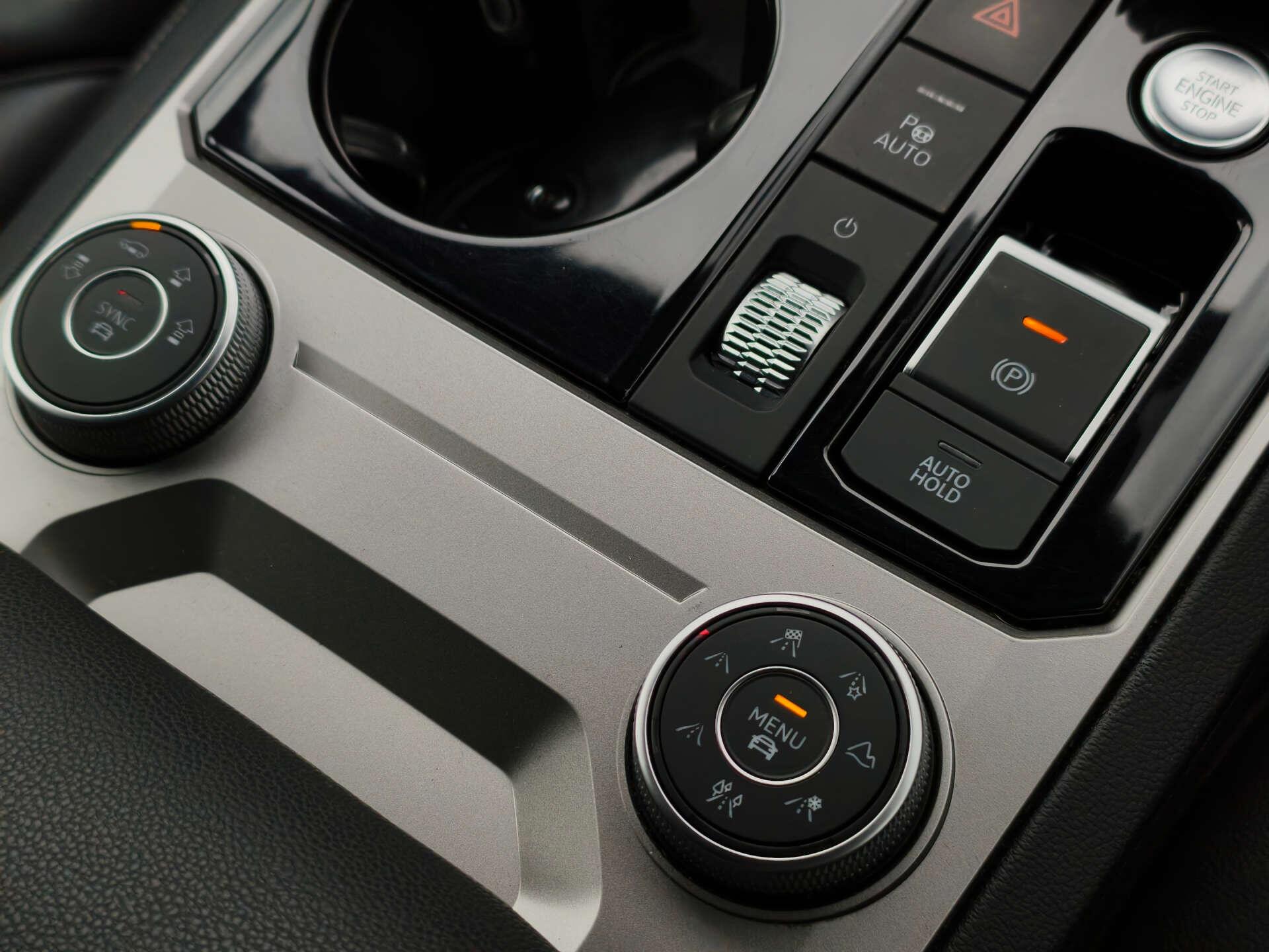 Volkswagen Touareg view 35