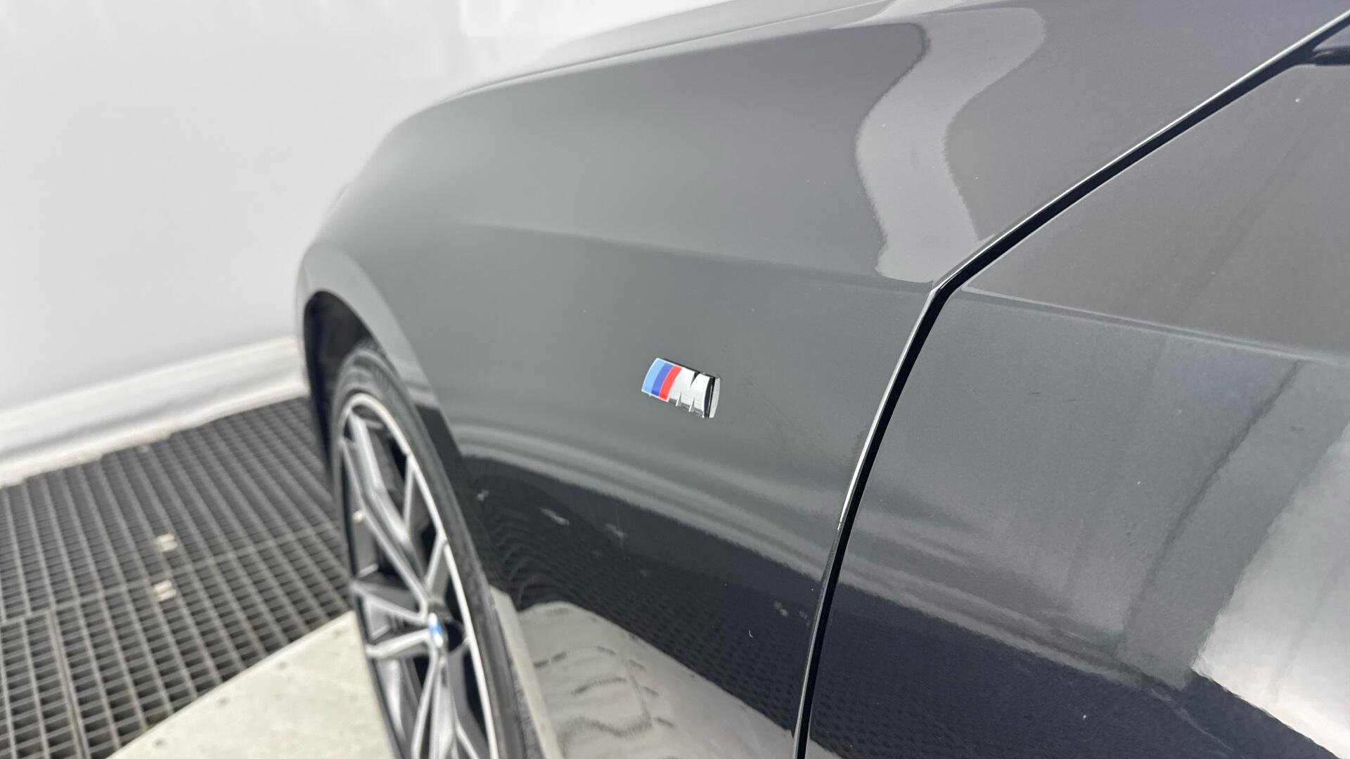 BMW 3 Series view 25