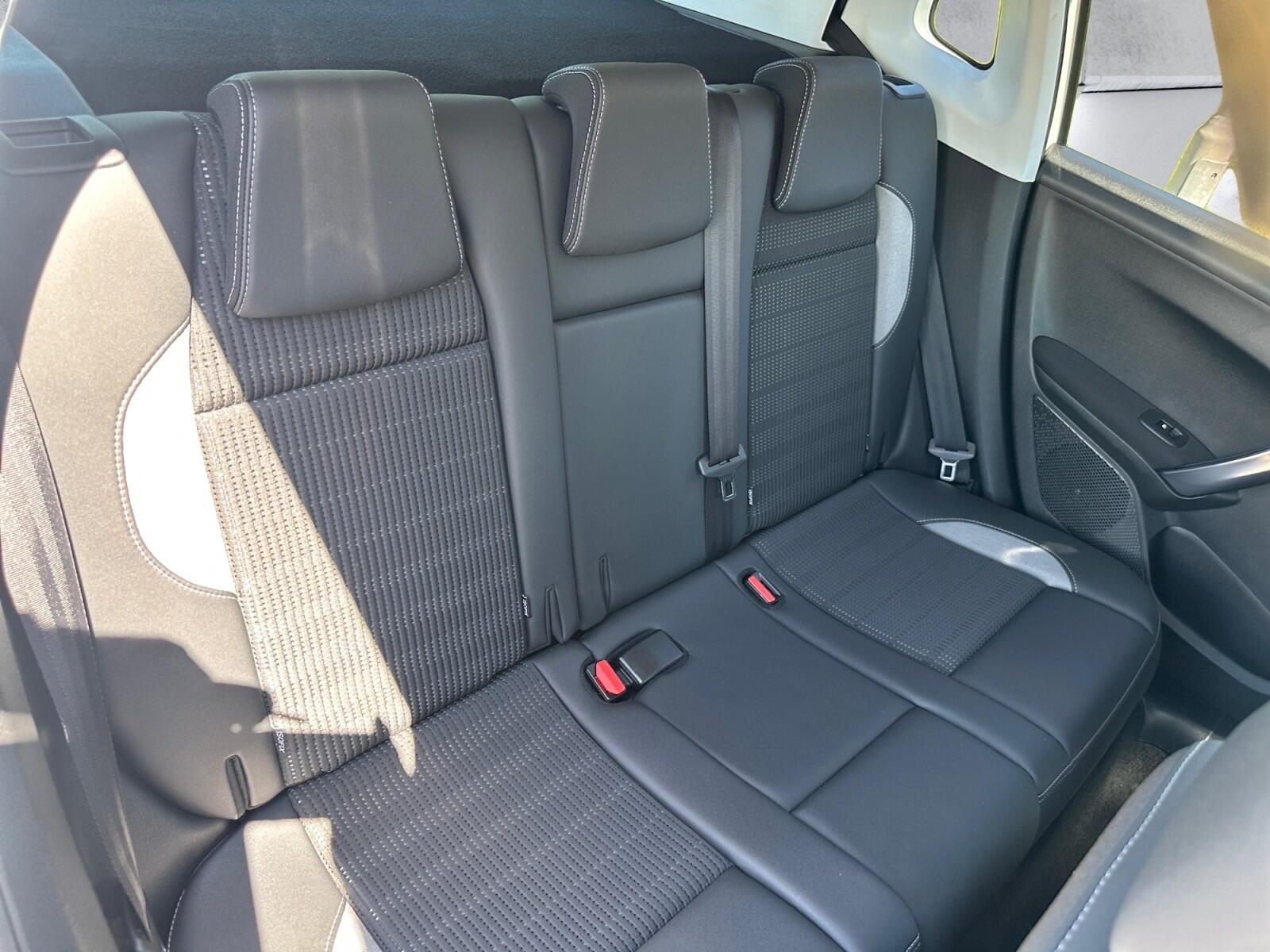 Peugeot 2008 view 11