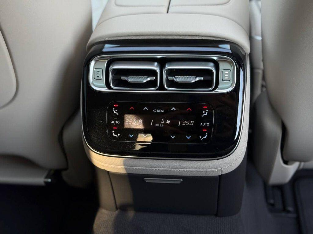 Mercedes-Benz S Class view 24