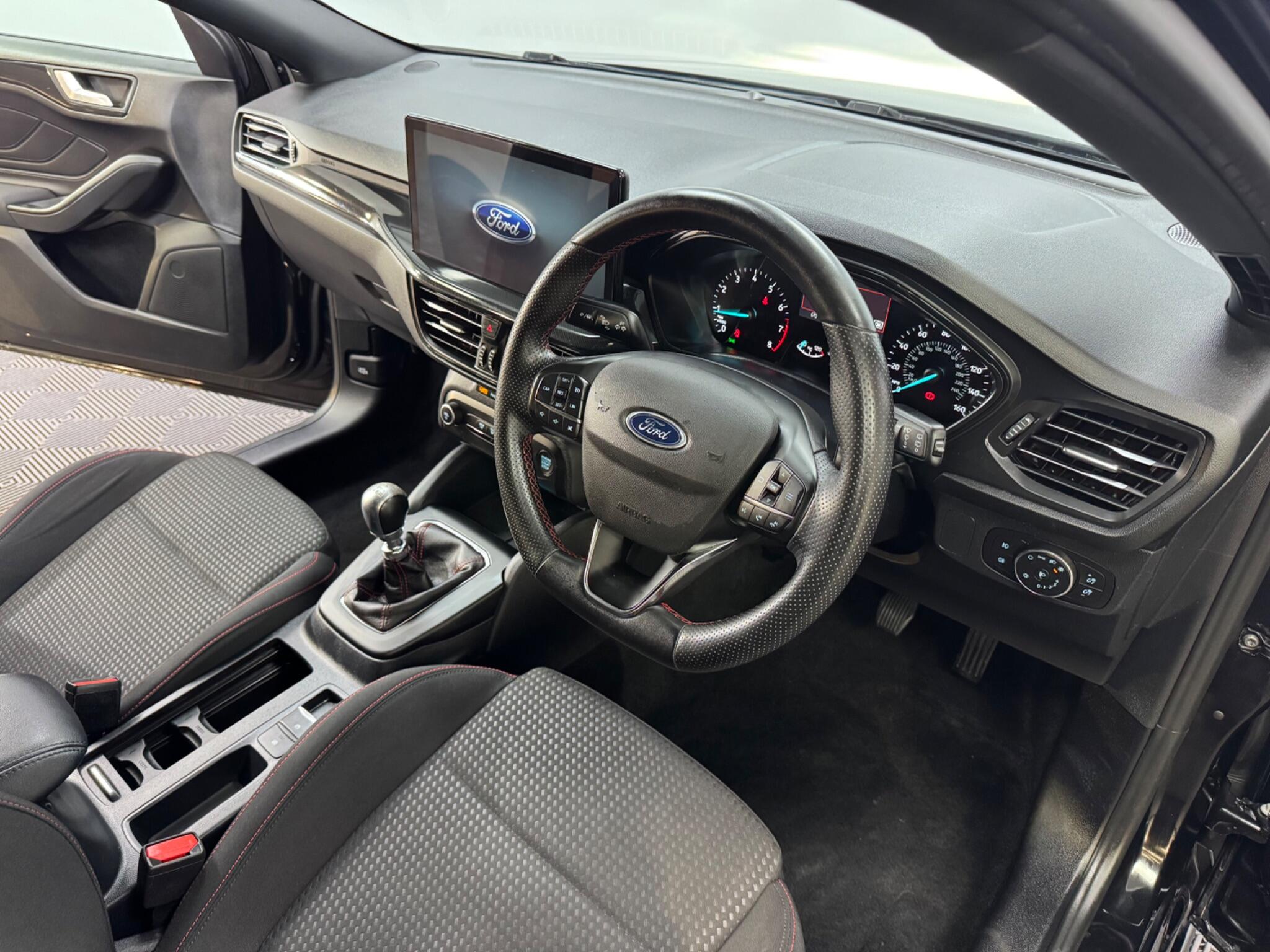 Ford Focus view 13