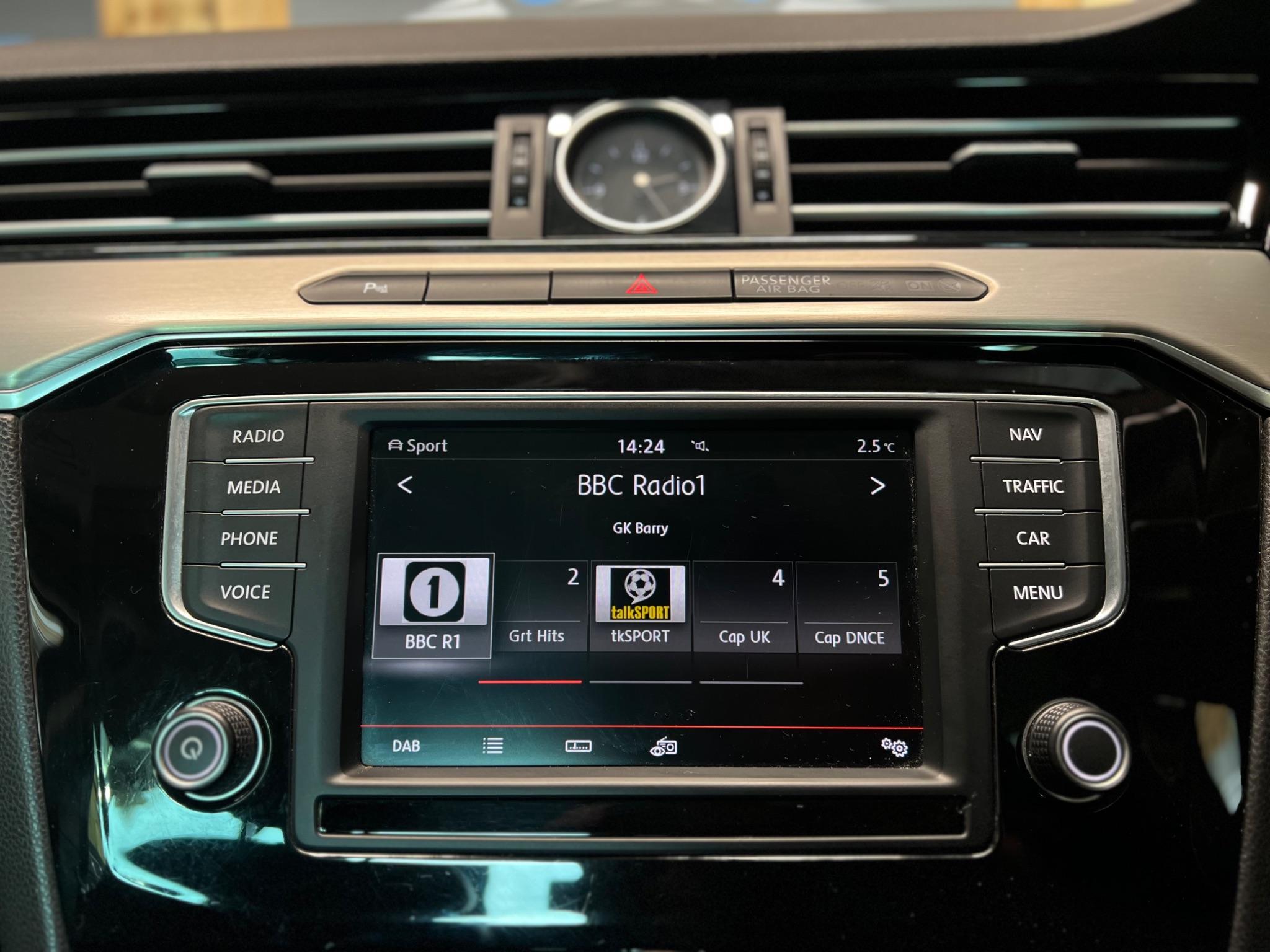 Volkswagen Passat view 25