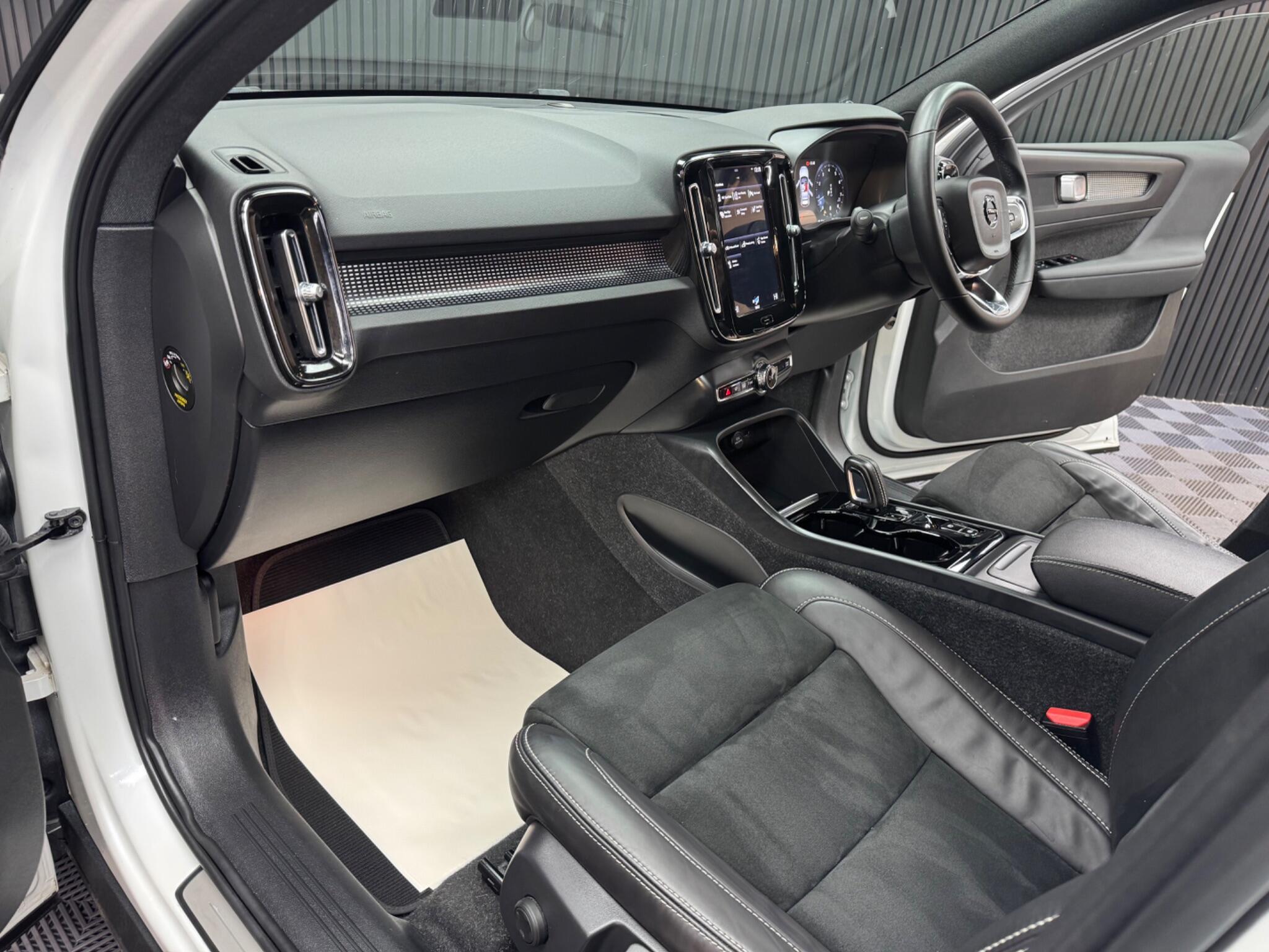 Volvo XC40 view 41