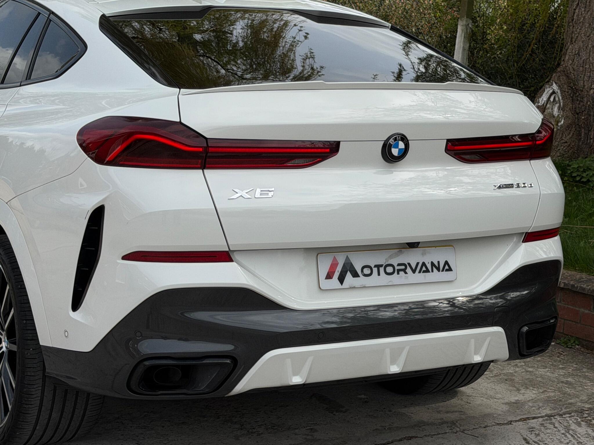 BMW X6 view 10
