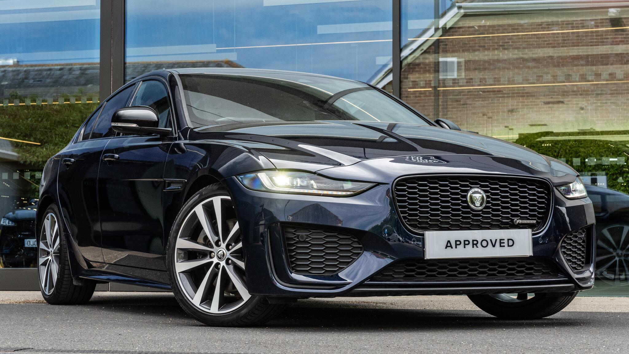Jaguar Xe view 26