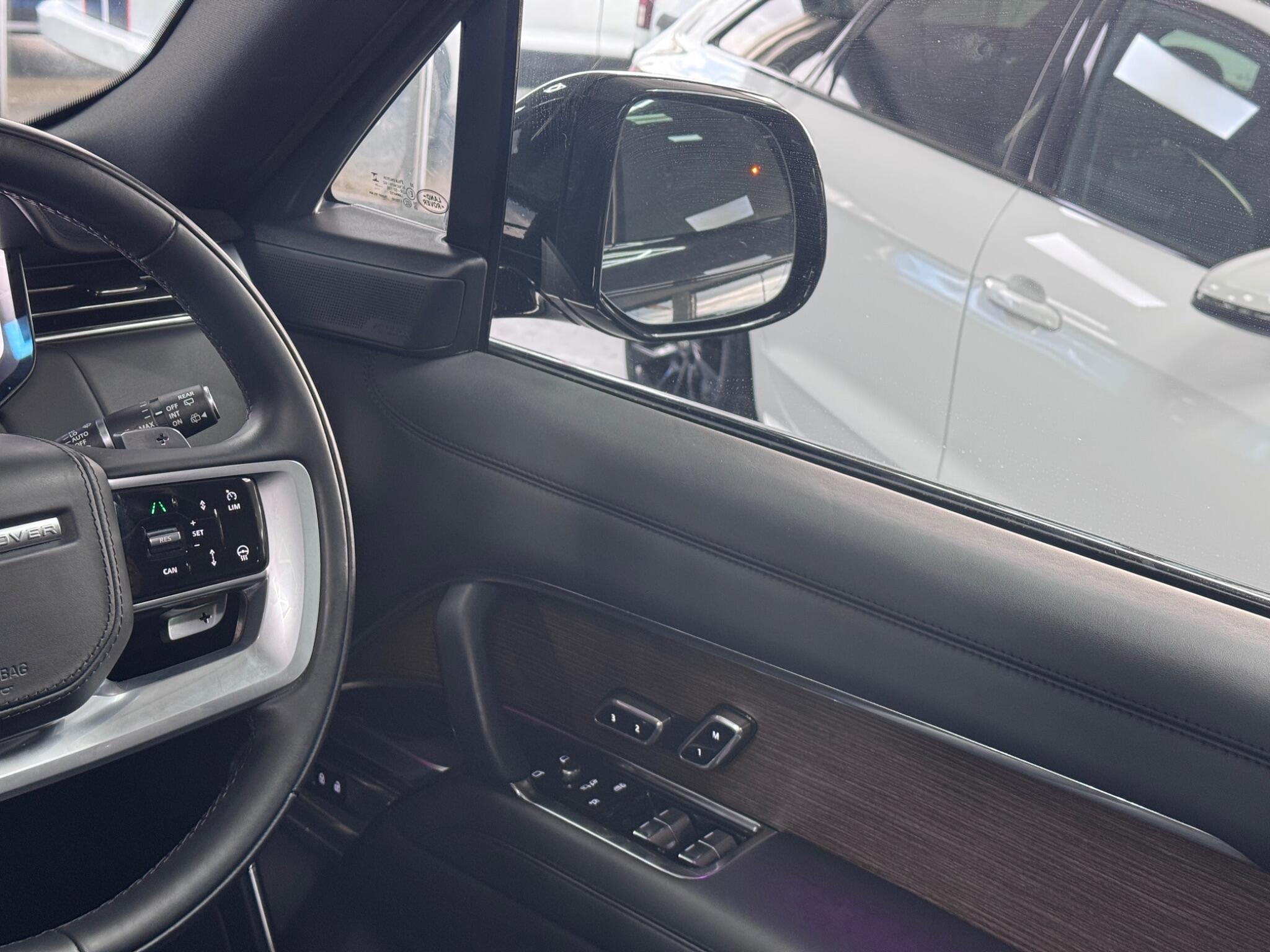 Land Rover Range Rover view 39
