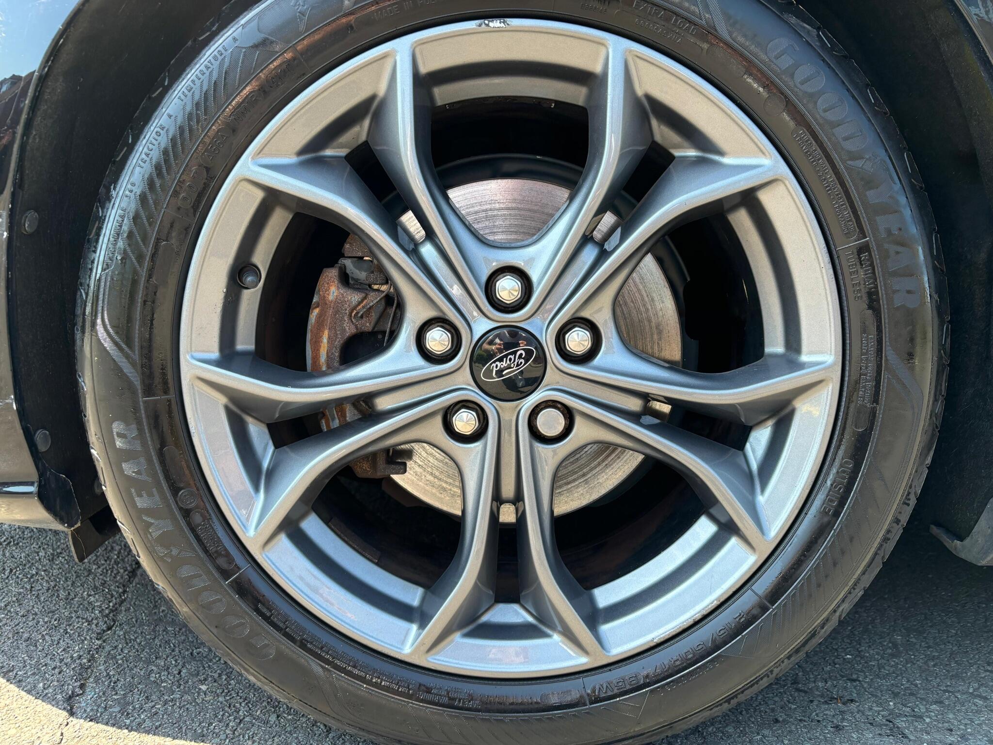 Ford Focus view 26