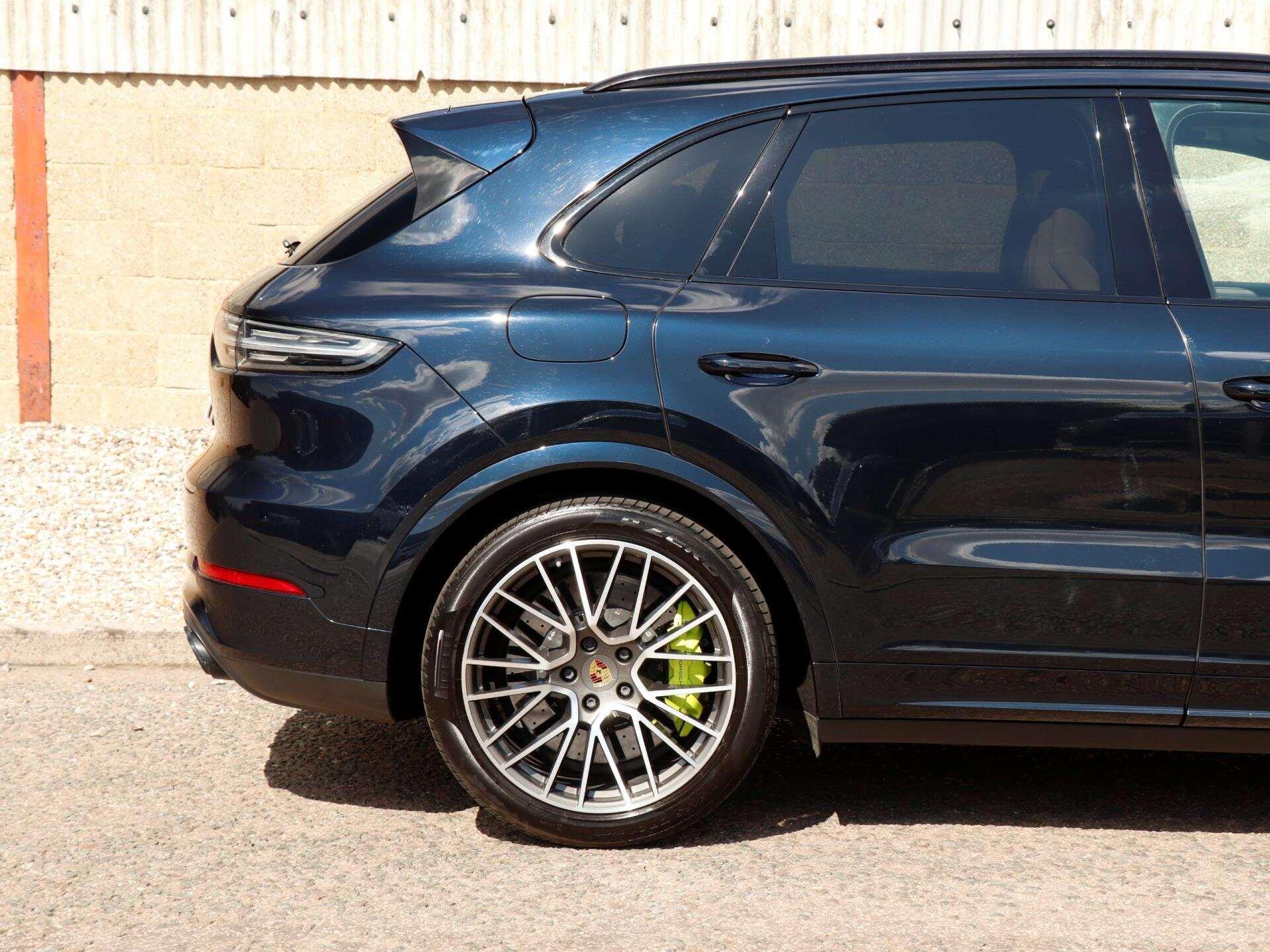 Porsche Cayenne view 30