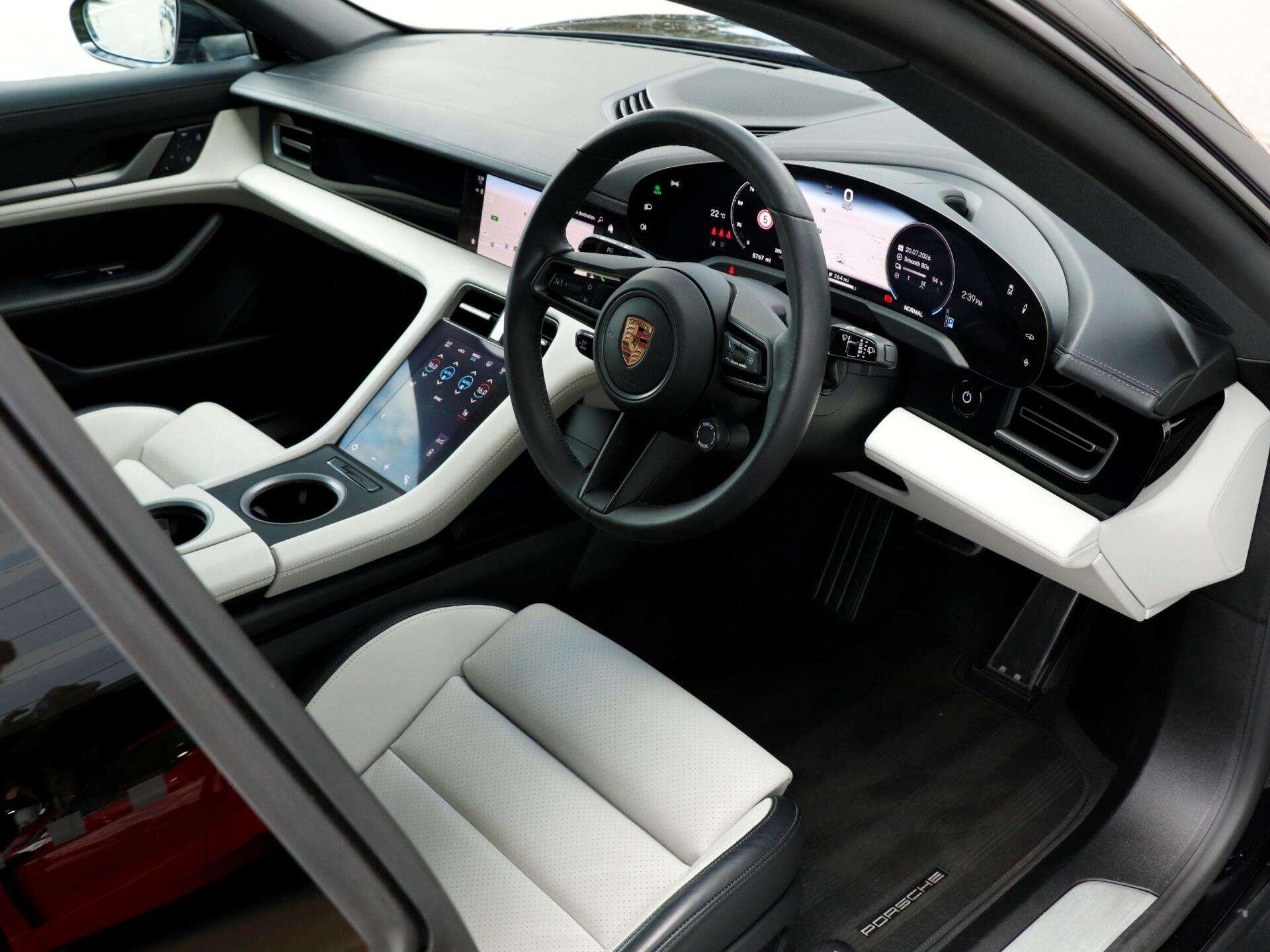 Porsche Taycan view 10