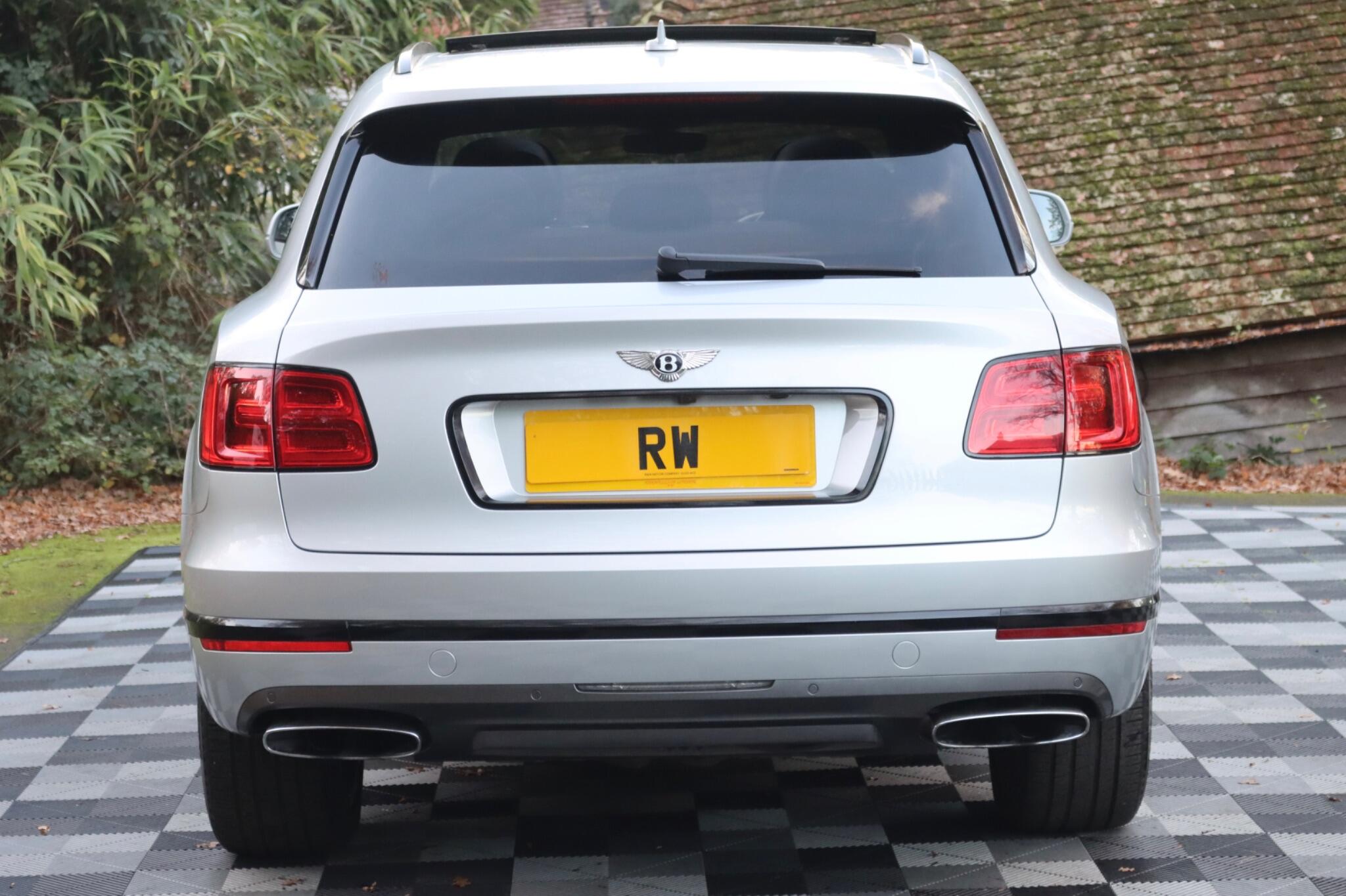 Bentley Bentayga view 28
