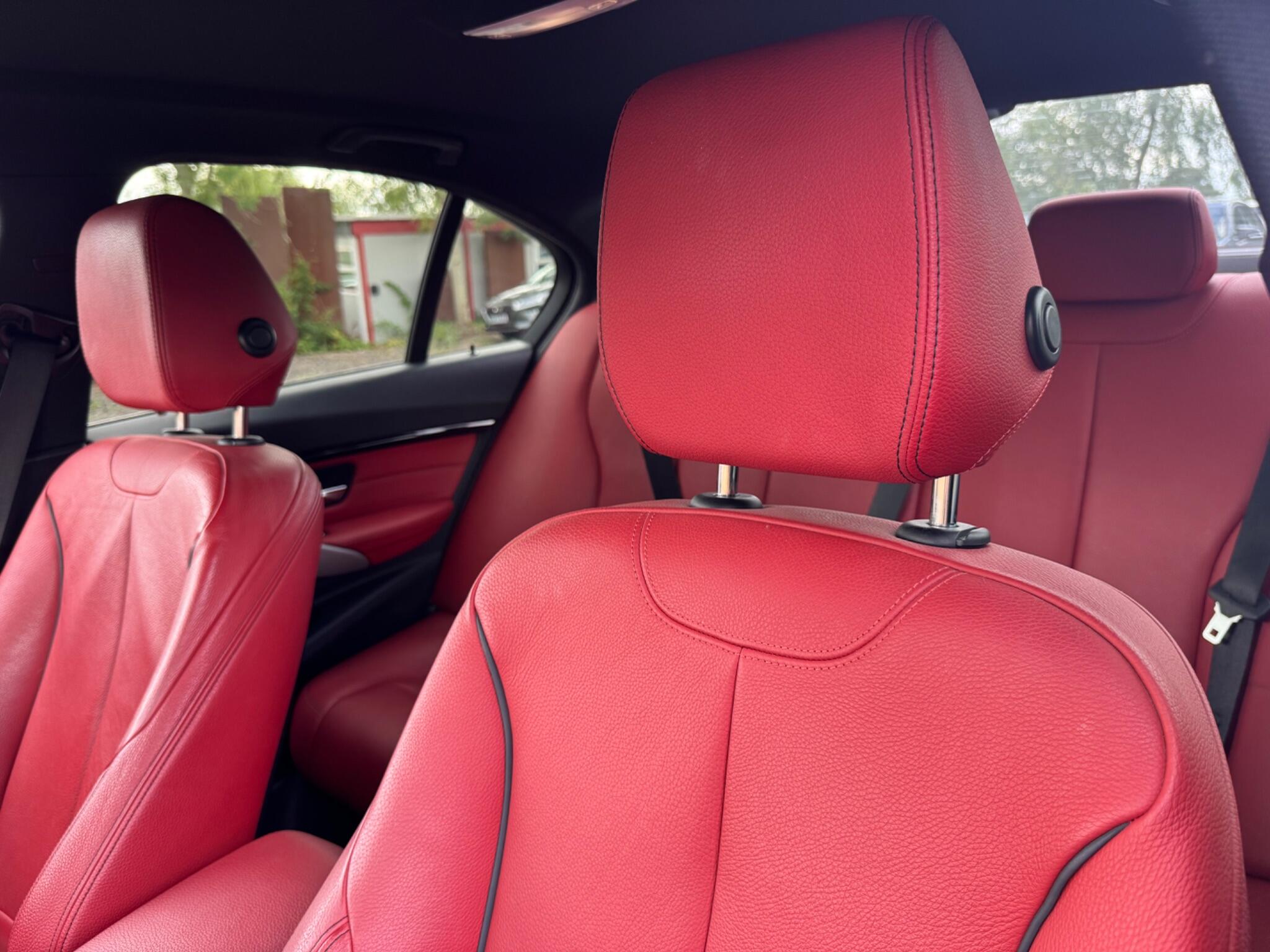 BMW 3 Series view 26