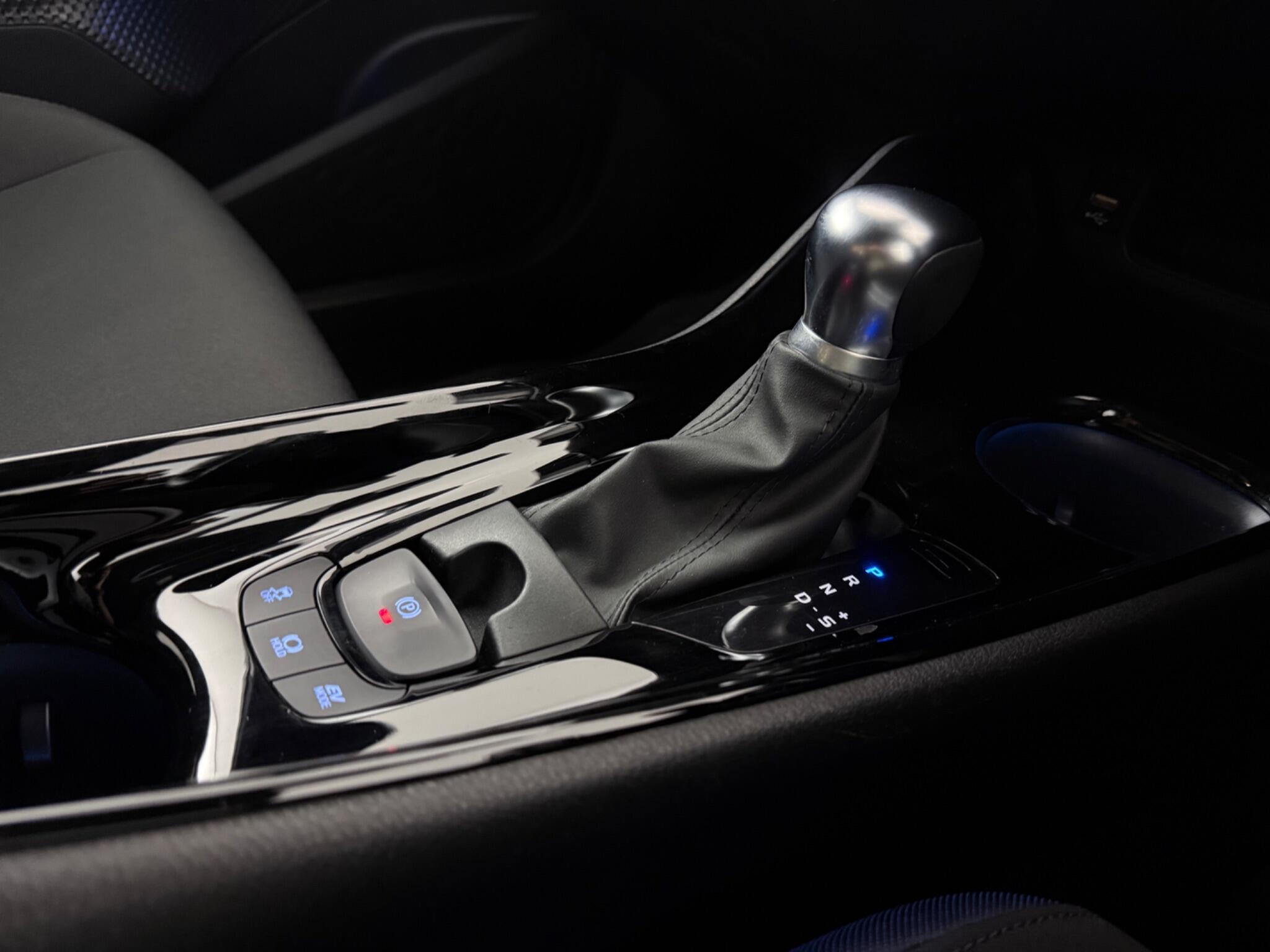 Toyota C-HR view 29