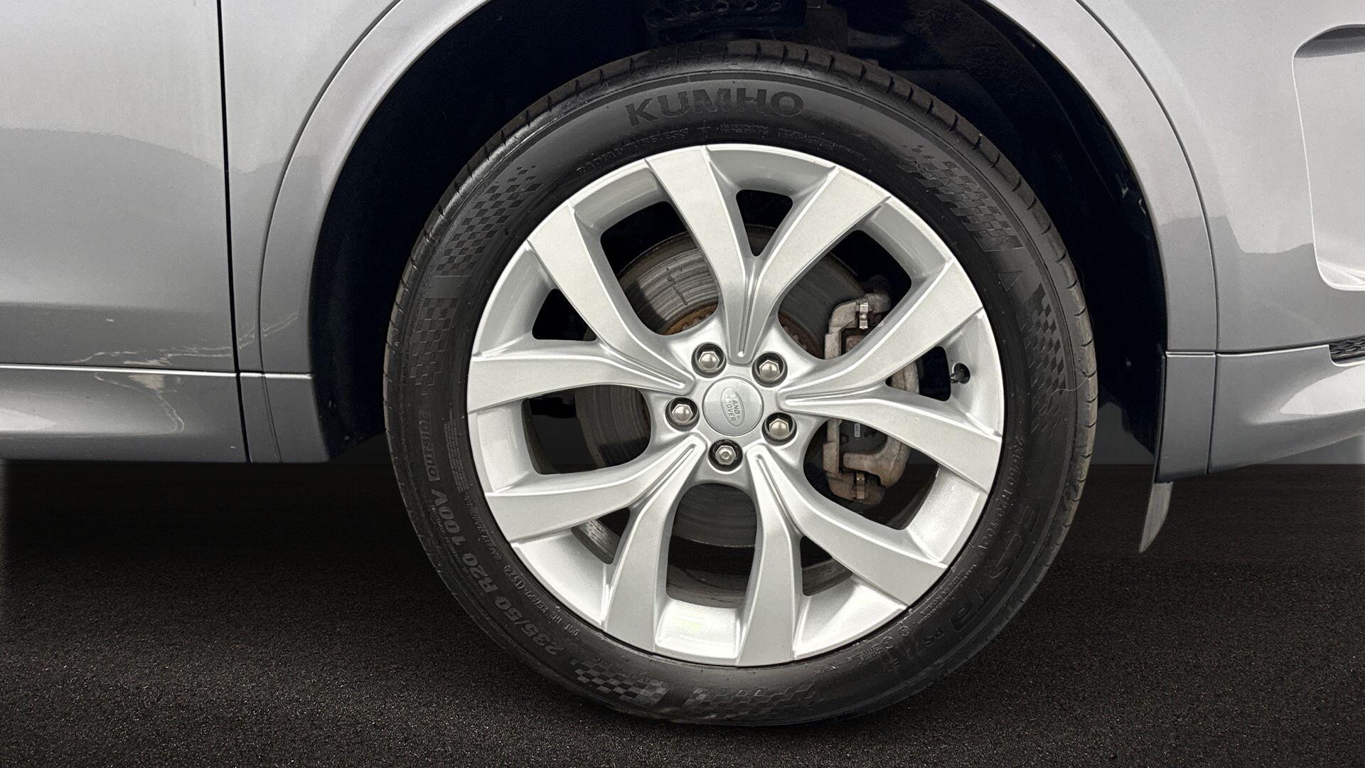Land Rover Discovery Sport view 8