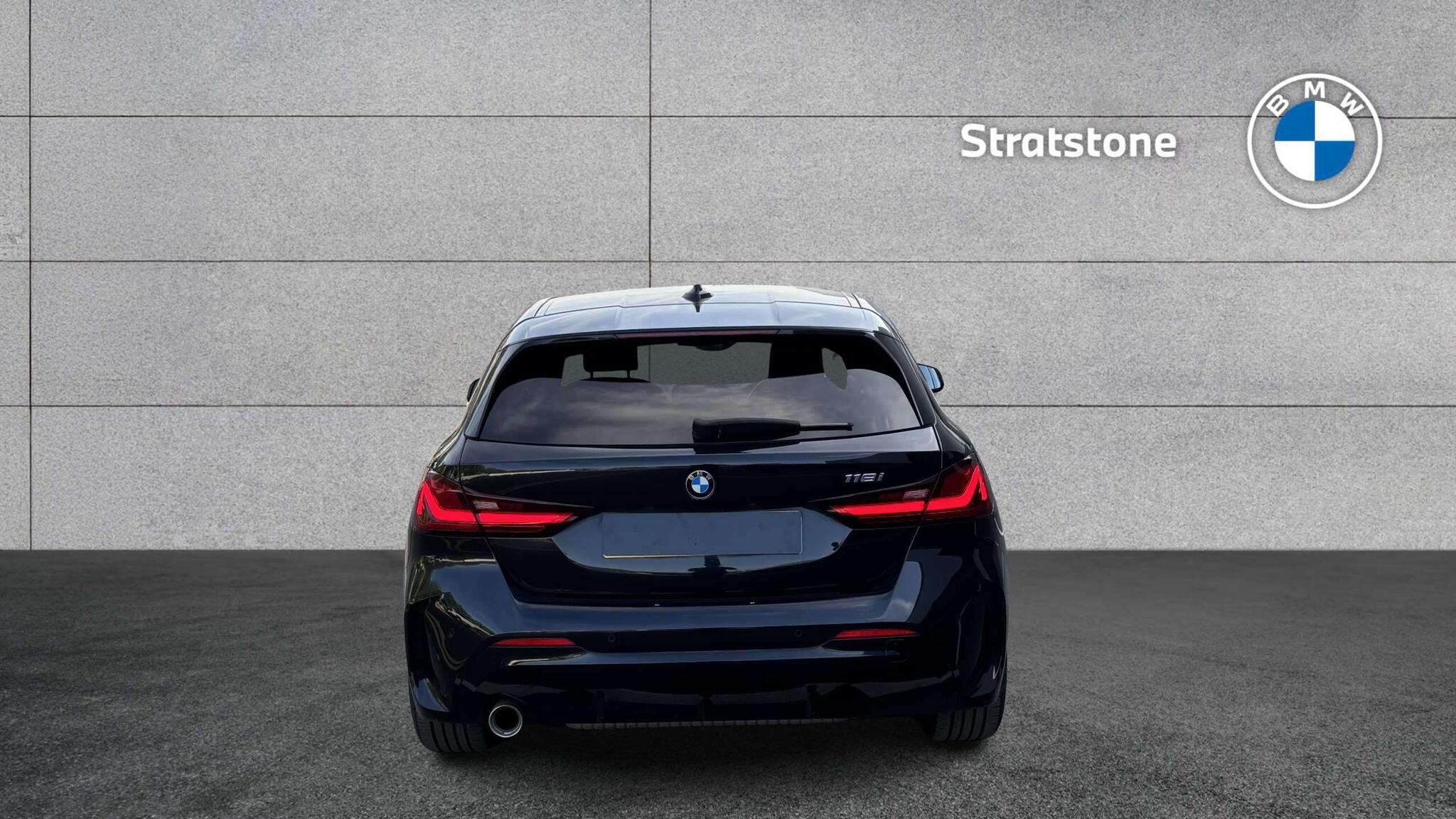 BMW 1 Series view 16
