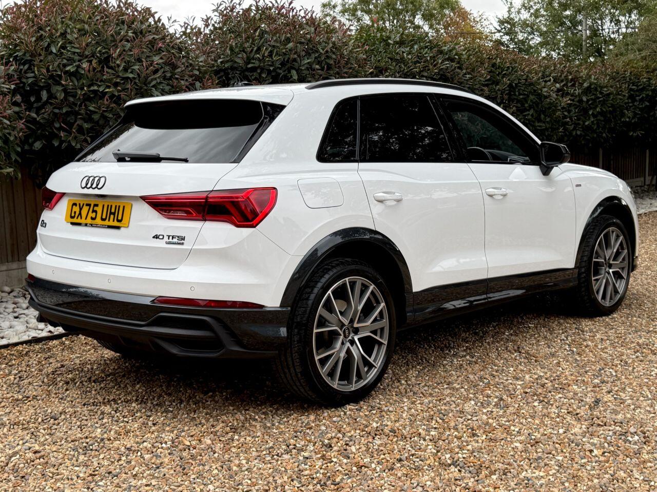 Audi Q3 view 3