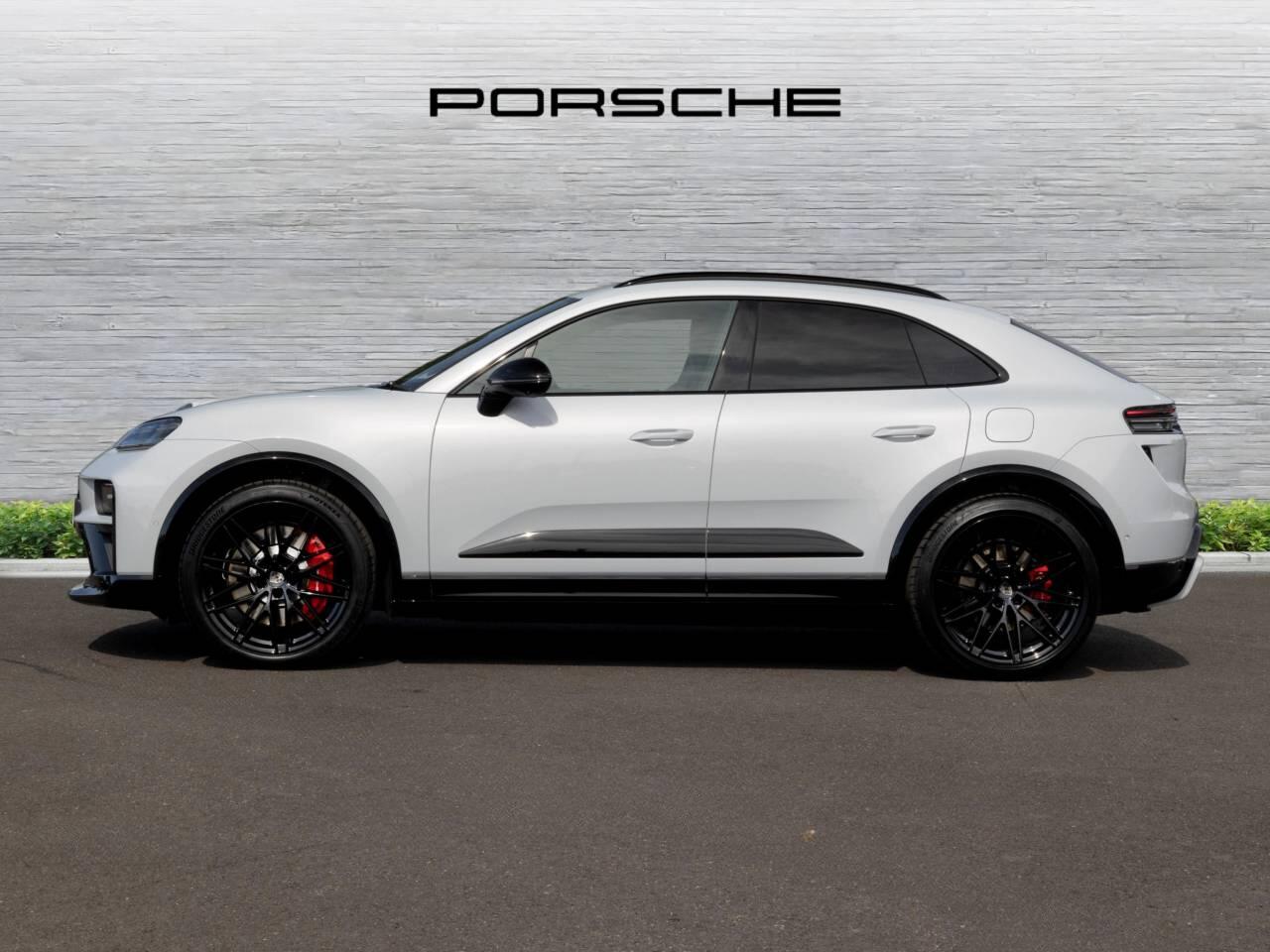 Porsche Macan view 12