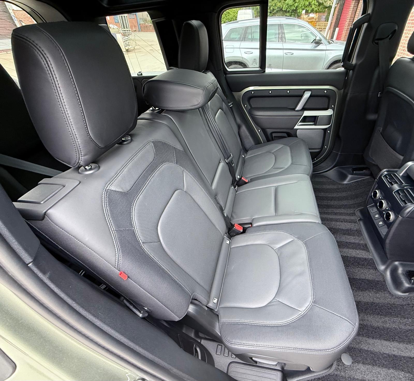 Land Rover Defender view 43