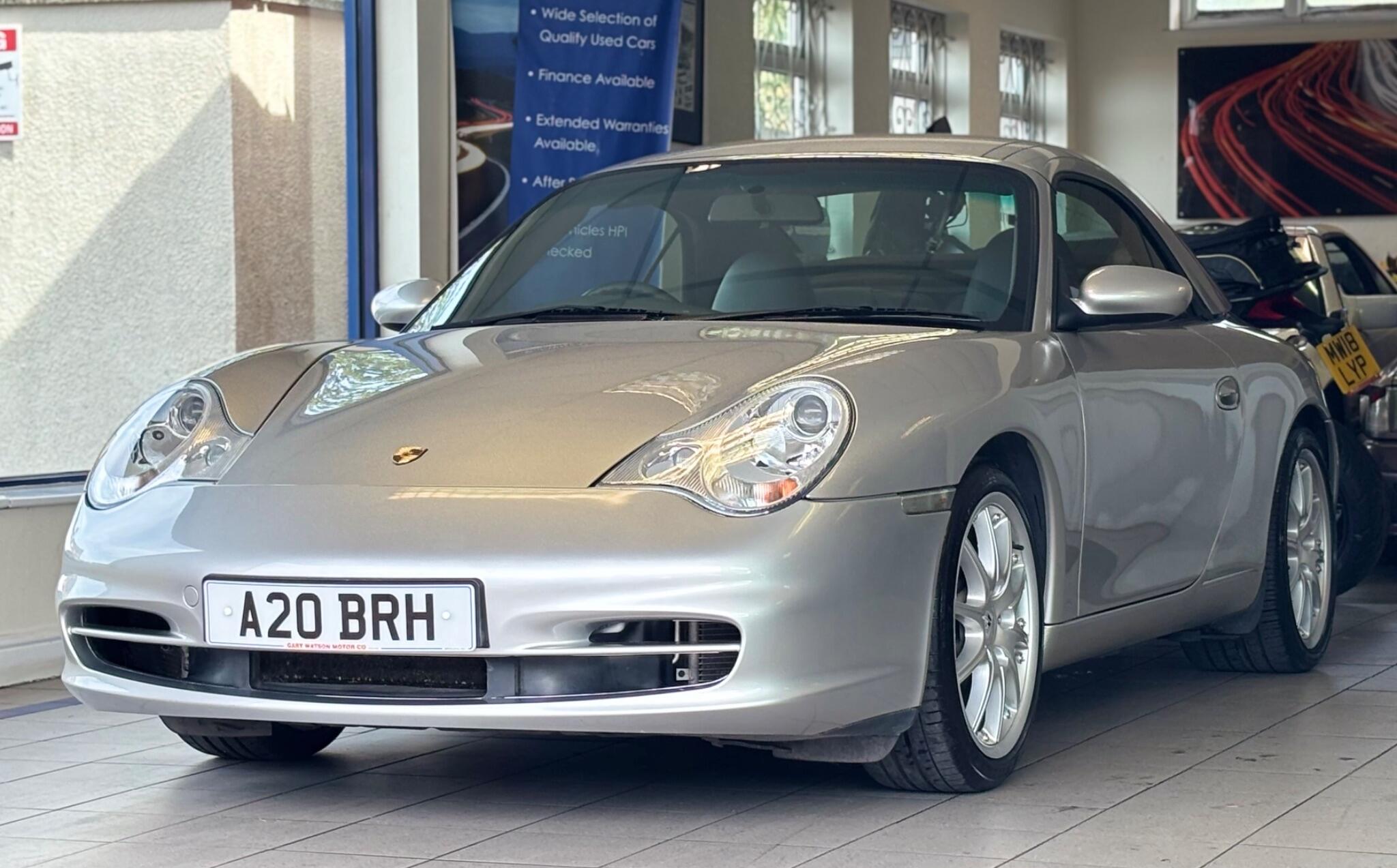 Porsche 911 view 8