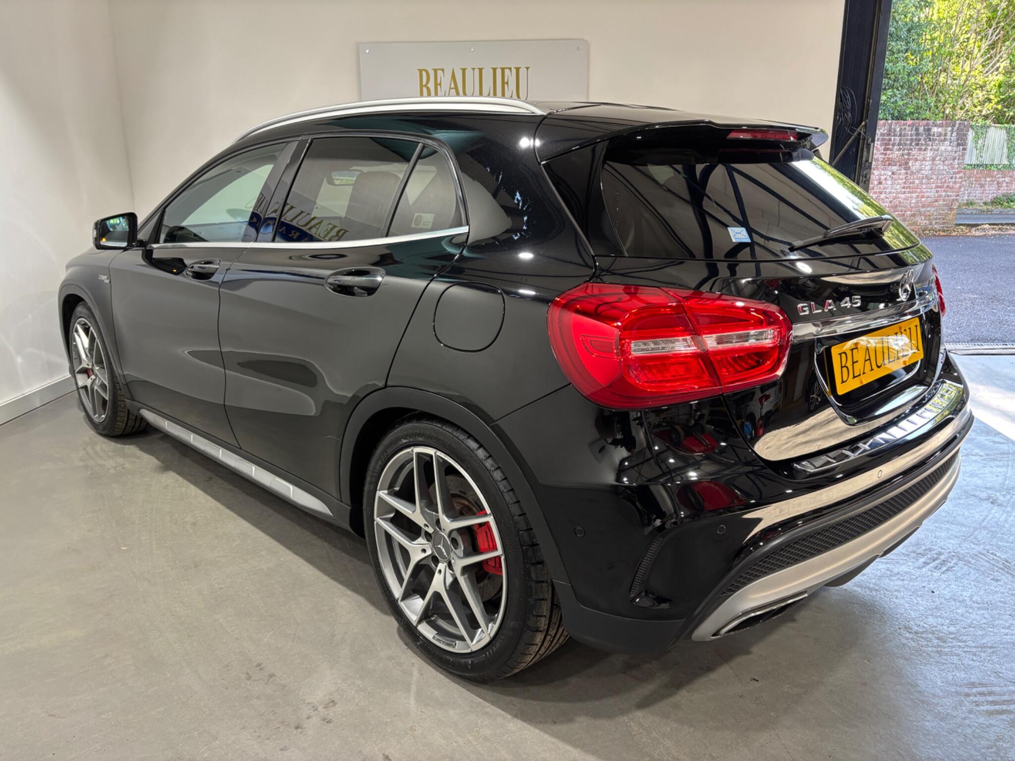 Mercedes-Benz Gla view 58