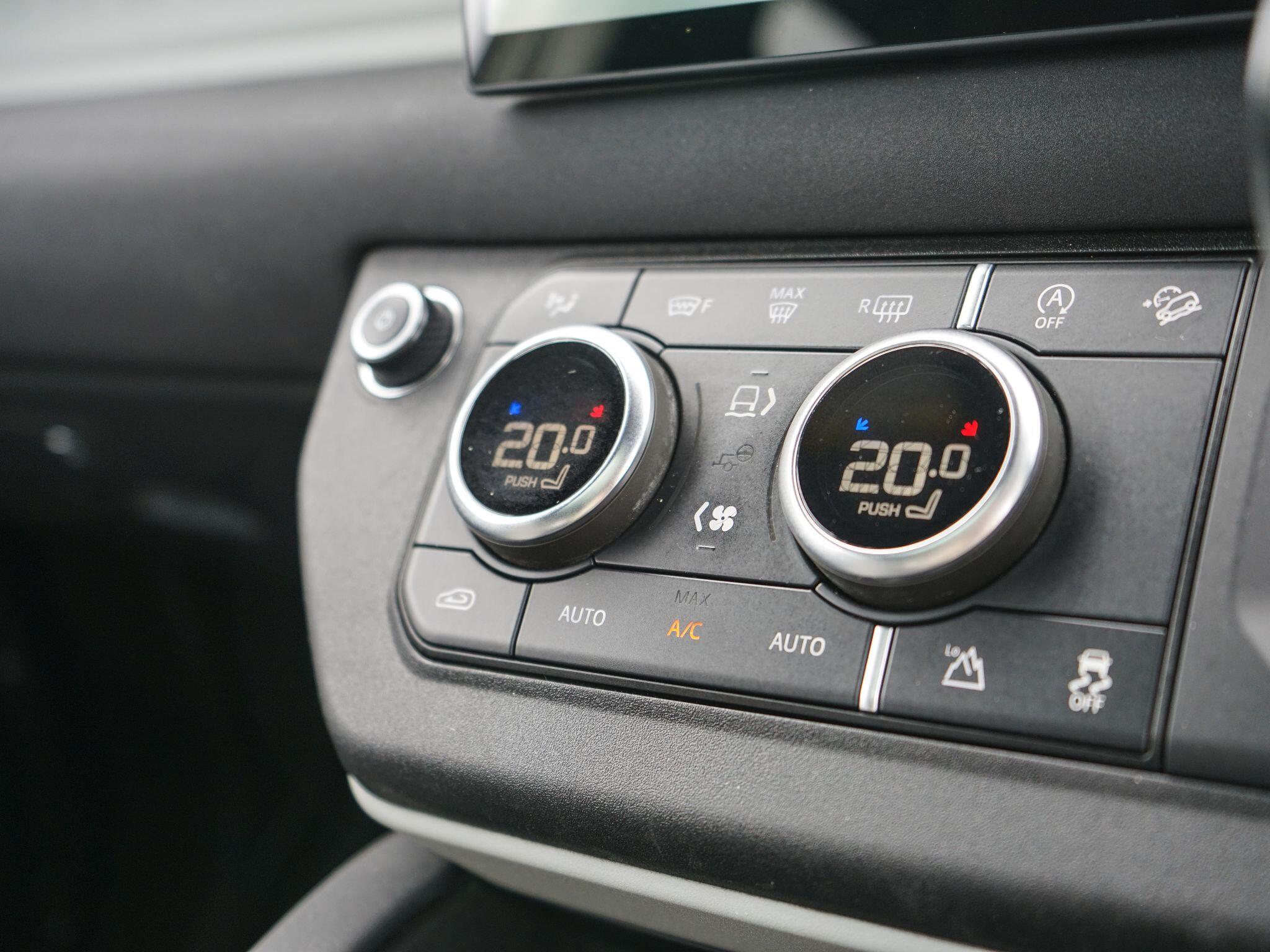 Land Rover Defender view 33